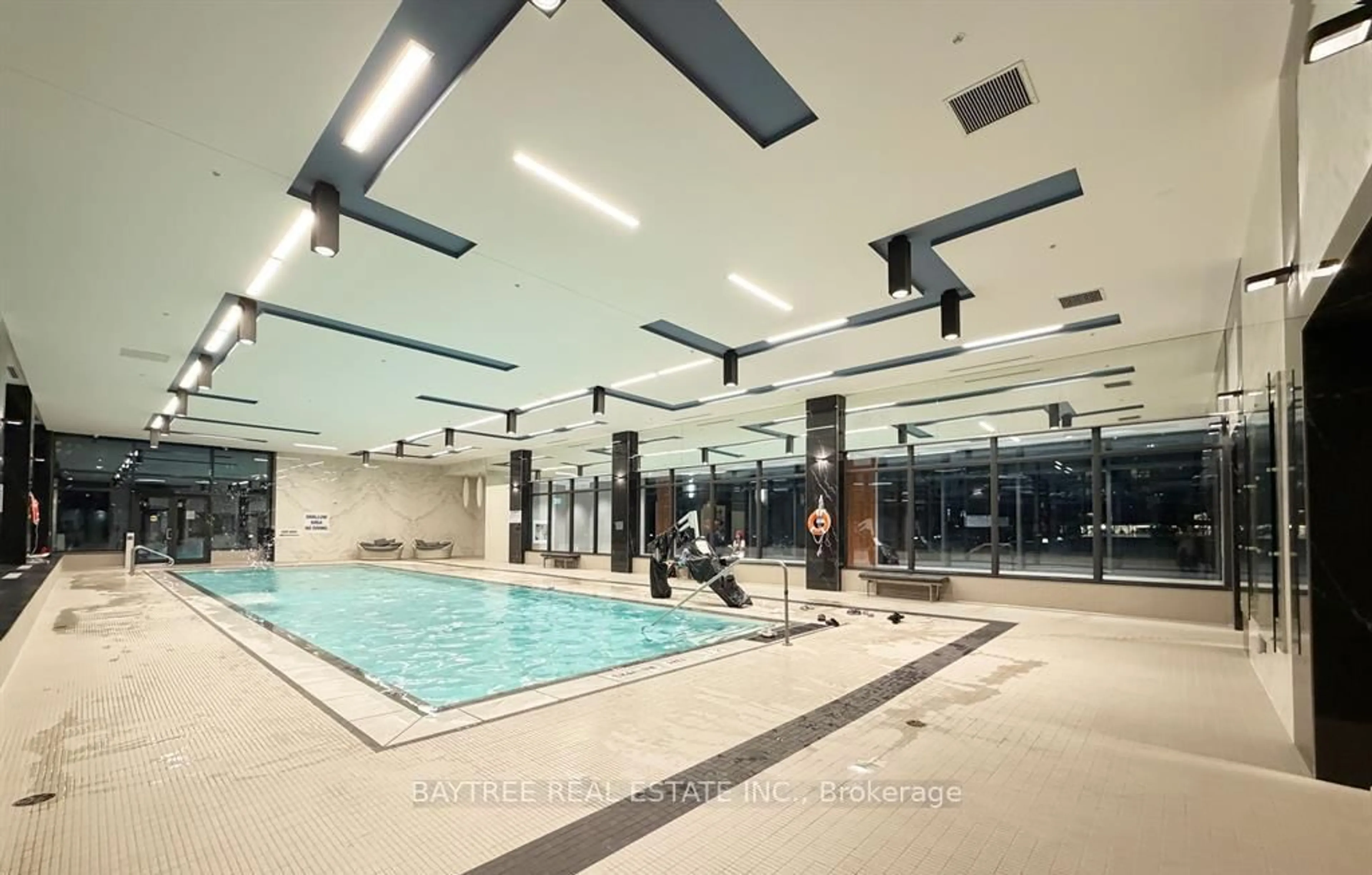 Pool for 105 Oneida Cres #1203, Richmond Hill Ontario L4B 0H6