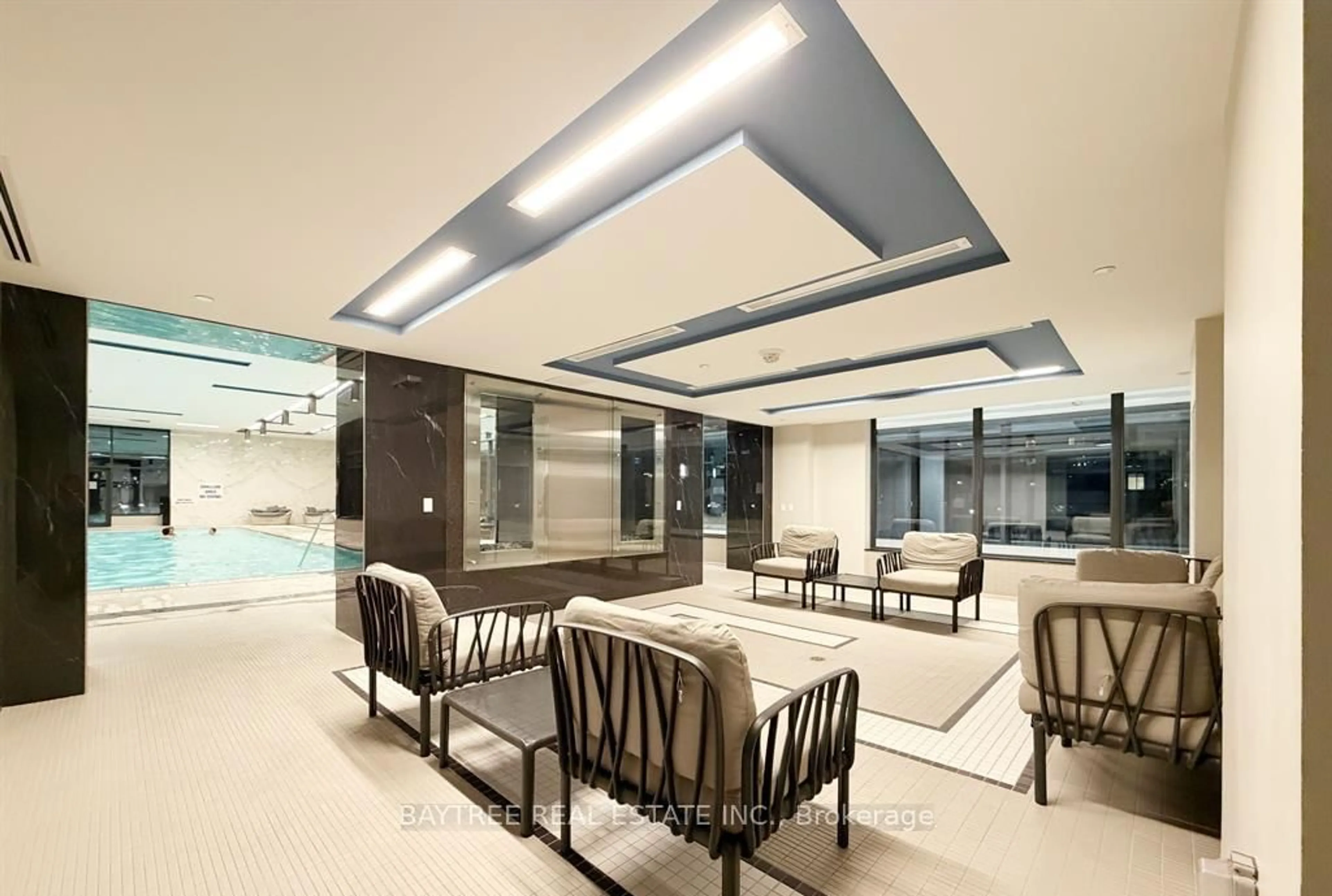 Indoor foyer for 105 Oneida Cres #1203, Richmond Hill Ontario L4B 0H6