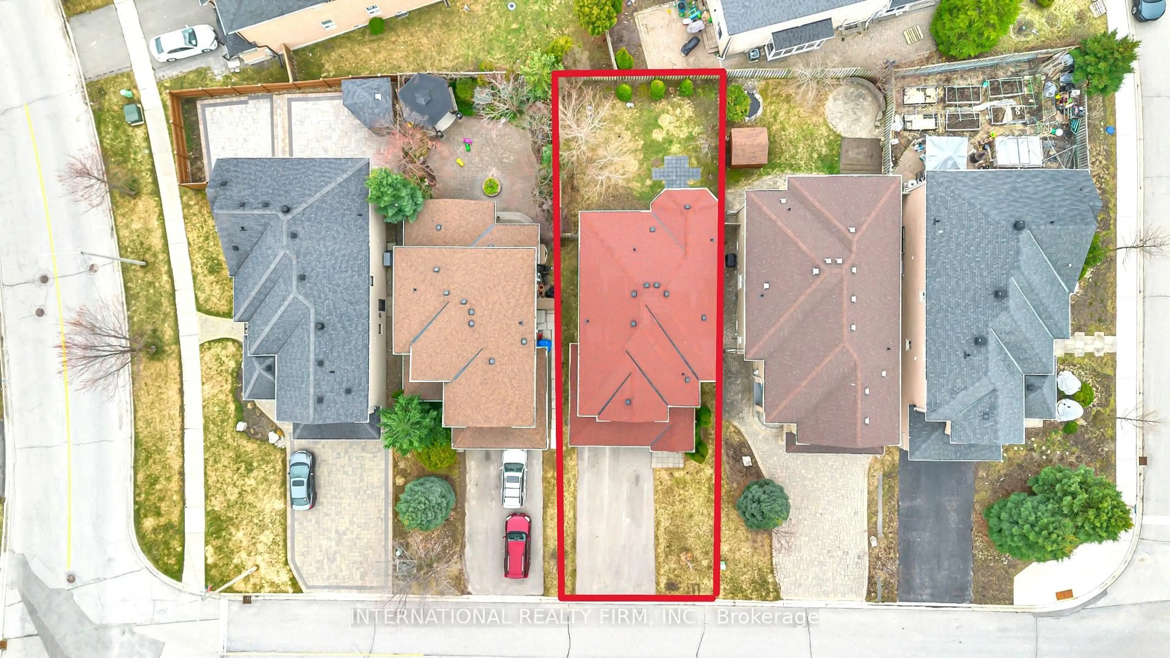 A pic from outside/outdoor area/front of a property/back of a property/a pic from drone, street for 45 Naughton Dr, Richmond Hill Ontario L4C 0R2