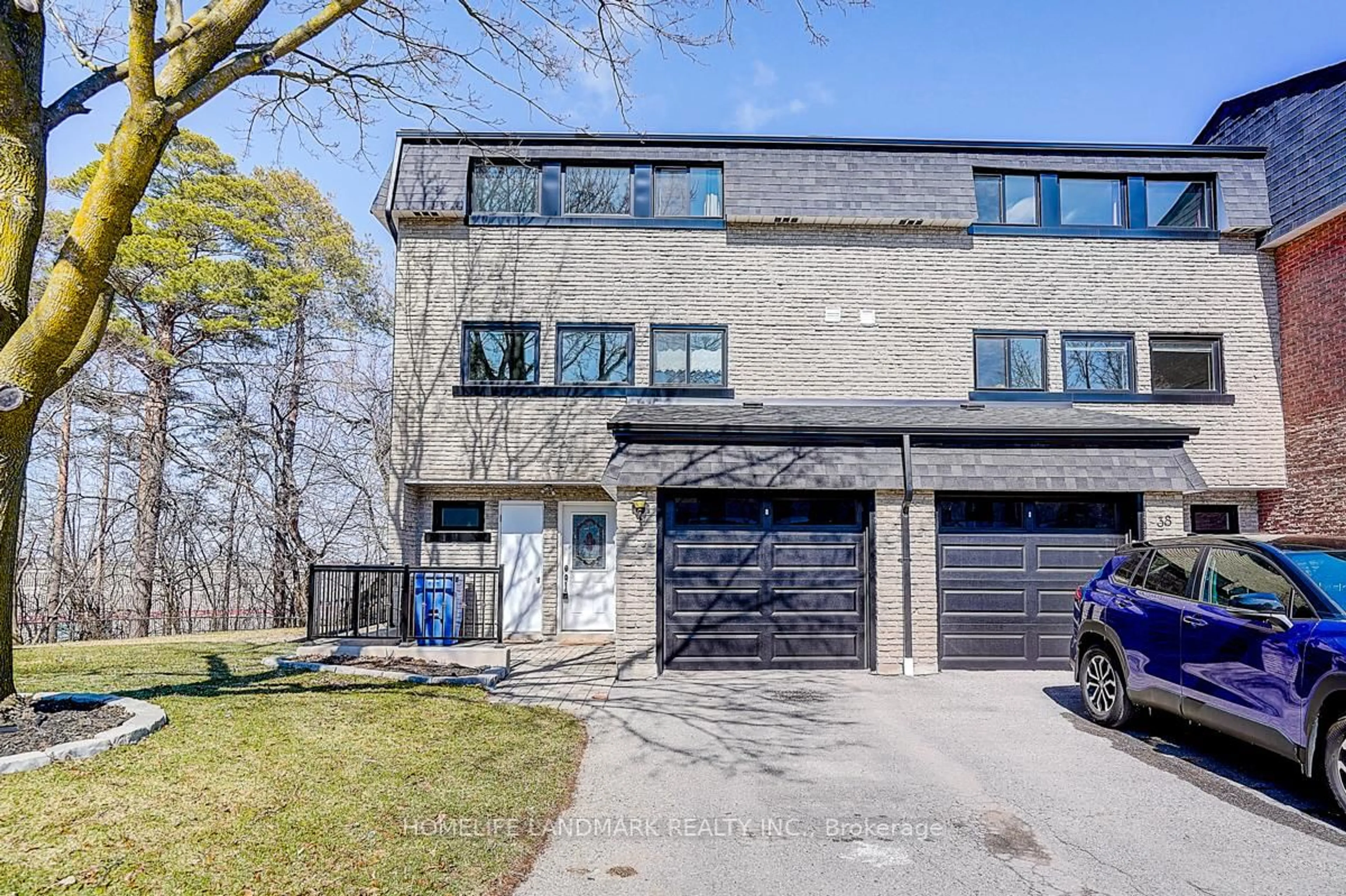 Home with brick exterior material, street for 40 Henderson Dr, Aurora Ontario L4G 3L2