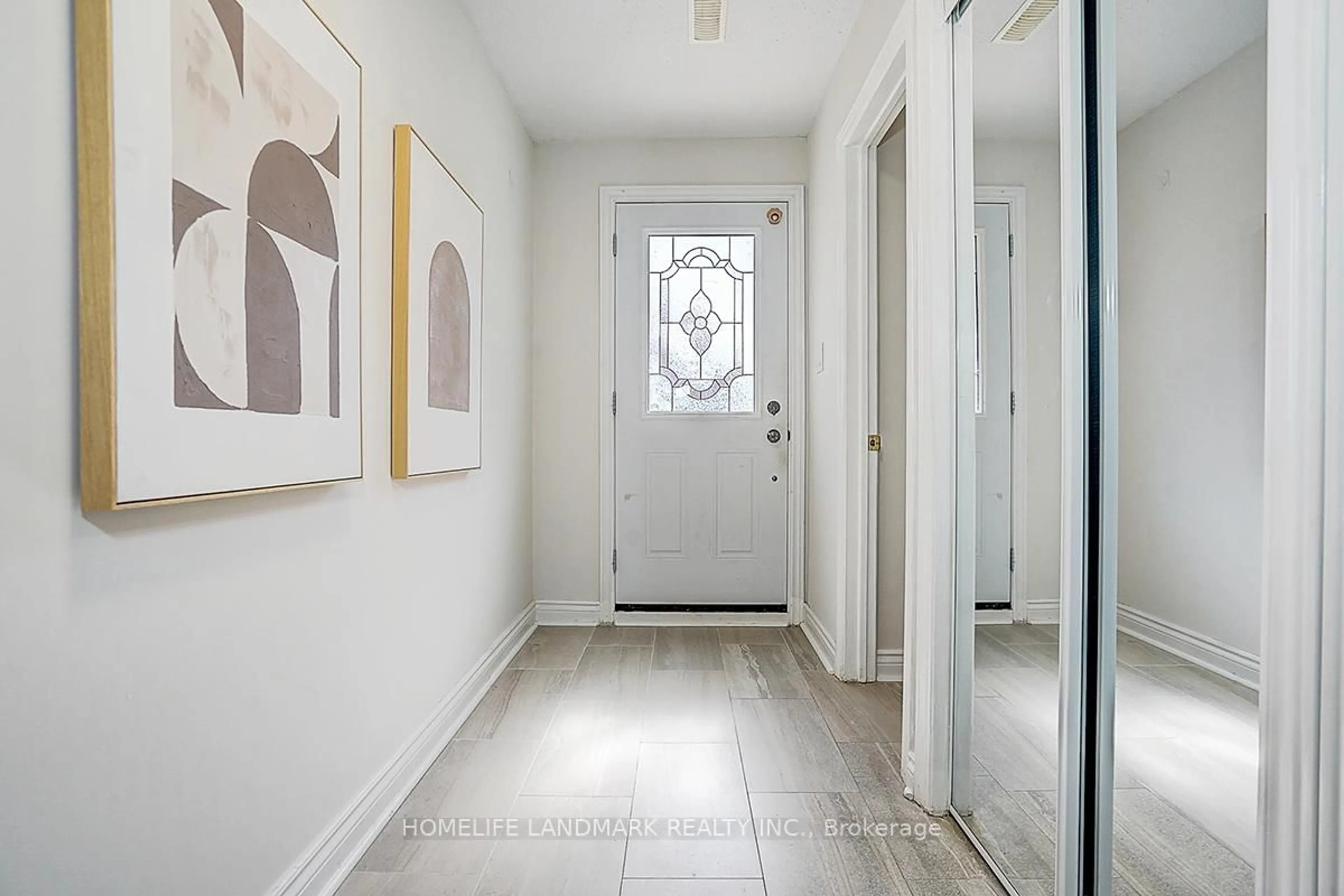 Indoor entryway for 40 Henderson Dr, Aurora Ontario L4G 3L2