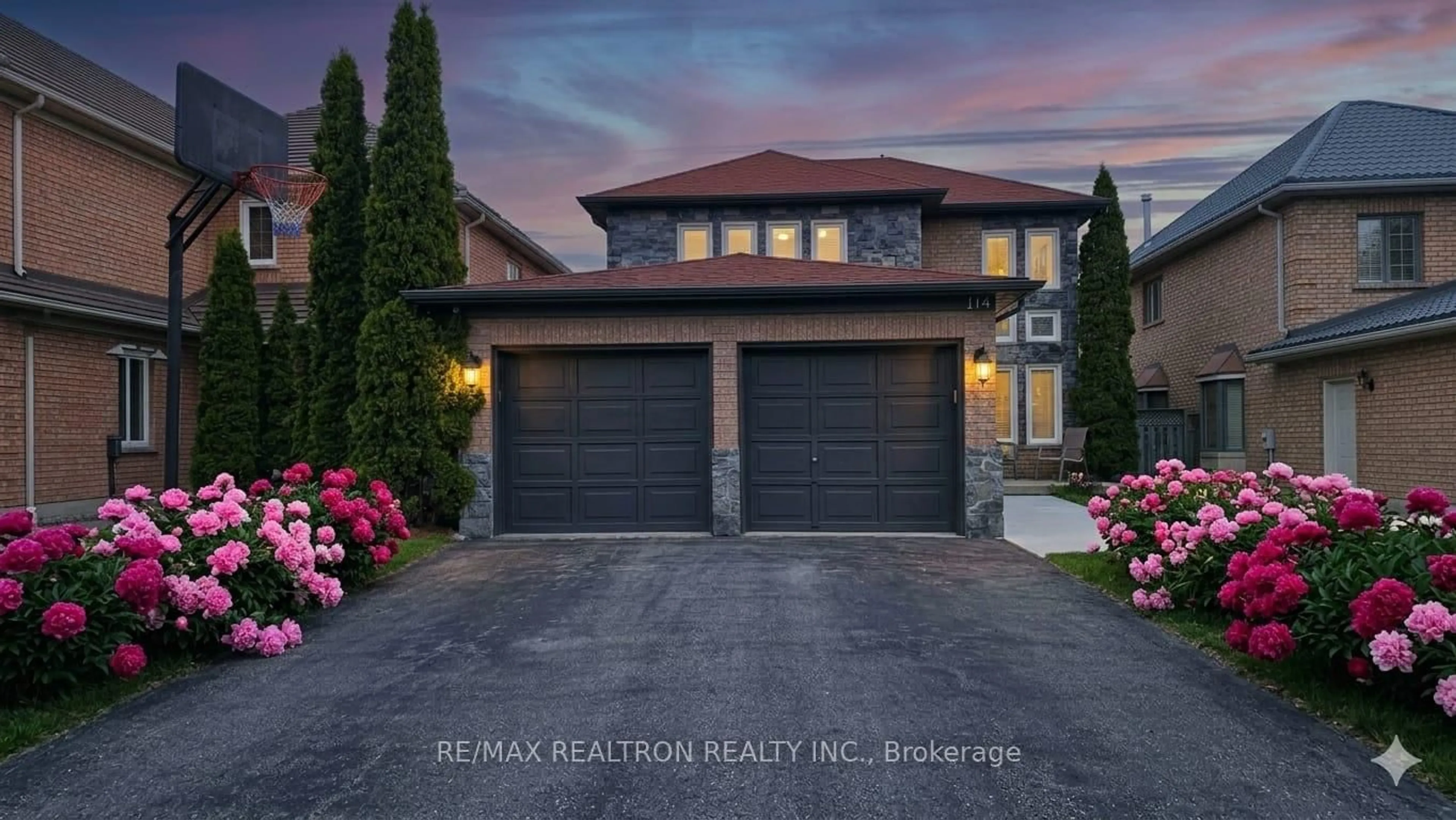 Home with brick exterior material, street for 114 Widdifield Ave, Newmarket Ontario L3X 1Z3