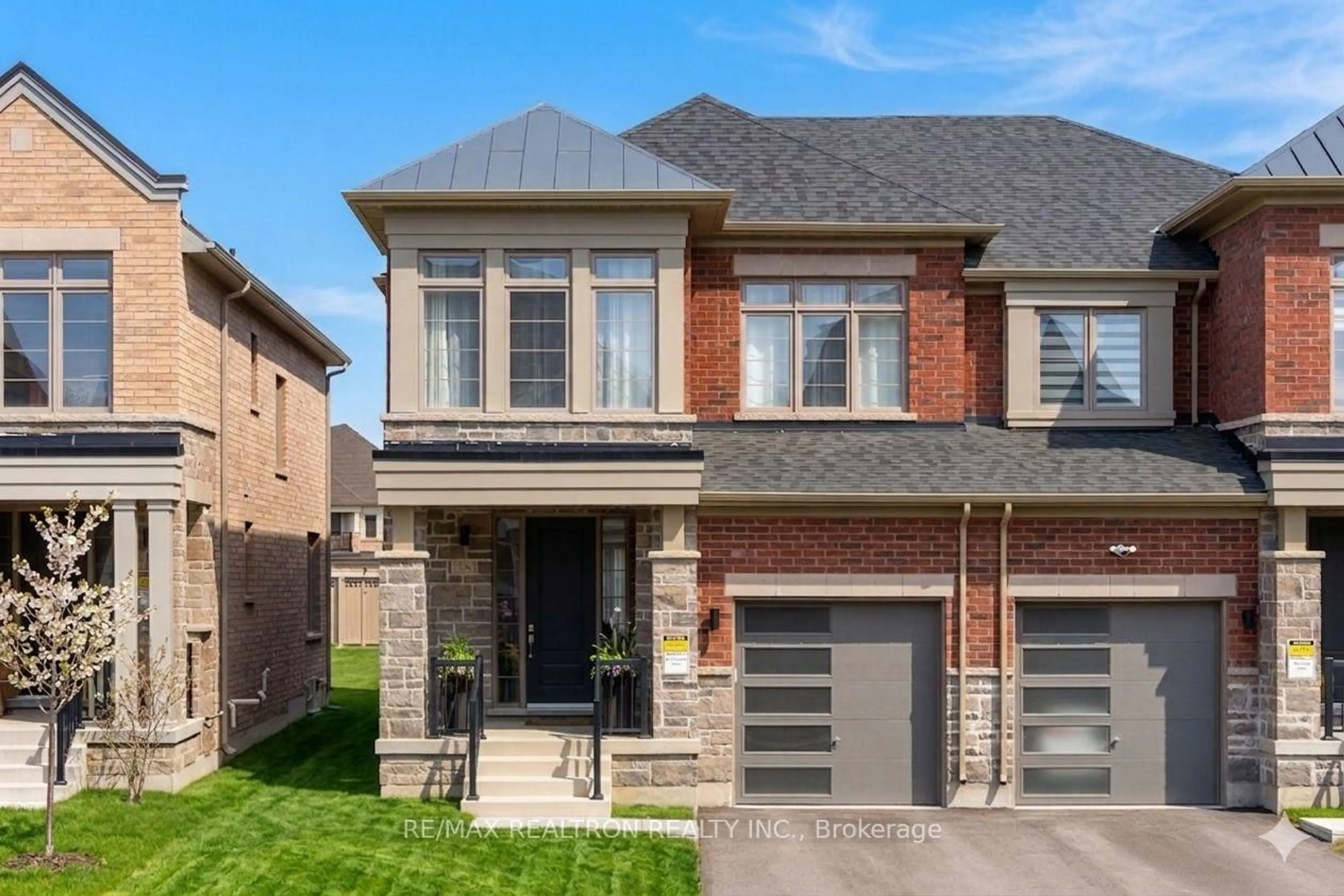 Home with brick exterior material, street for 15 Lazarette Lane, East Gwillimbury Ontario L9N 0V6