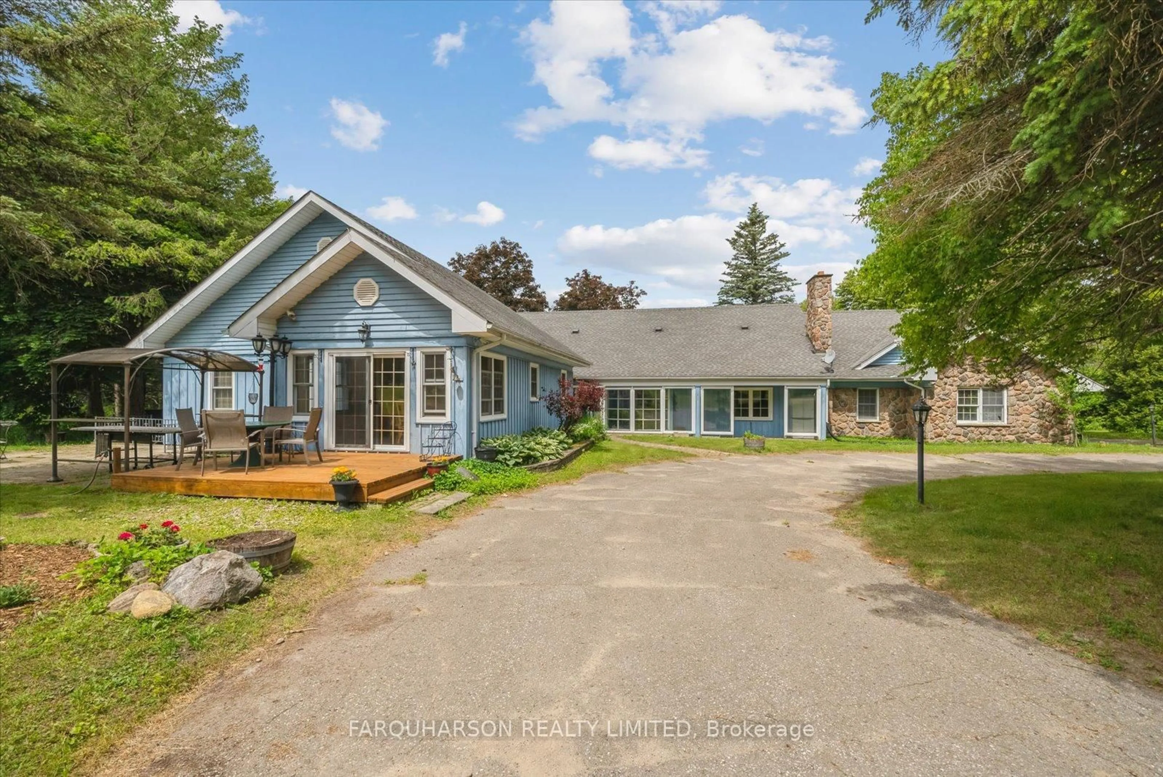 A pic from outside/outdoor area/front of a property/back of a property/a pic from drone, unknown for 360 Ashworth Rd, Uxbridge Ontario L0E 1T0