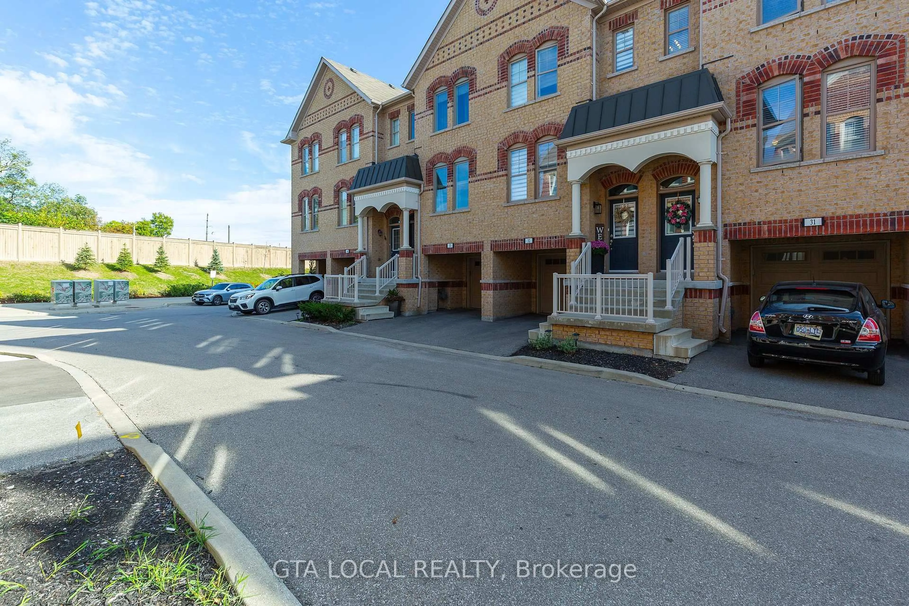 A pic from outside/outdoor area/front of a property/back of a property/a pic from drone, street for 10 Porter Ave #31, Vaughan Ontario L4L 0H1