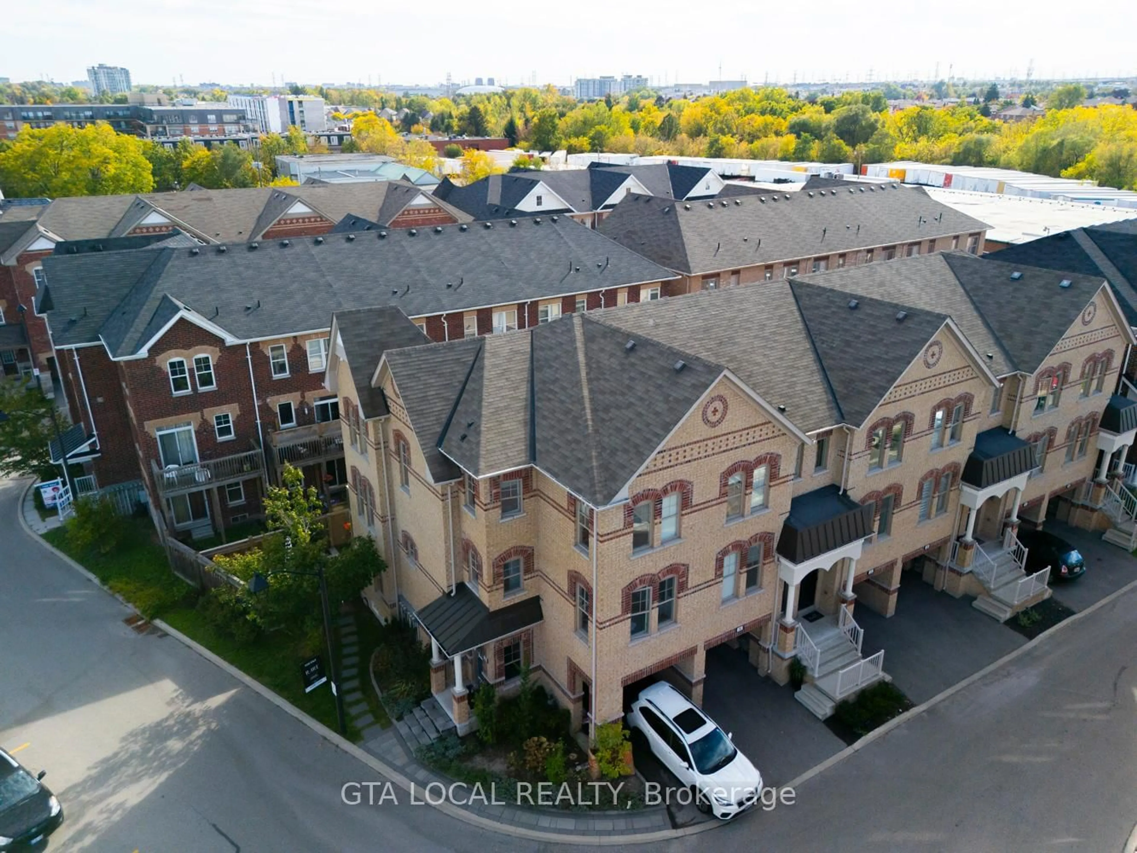 A pic from outside/outdoor area/front of a property/back of a property/a pic from drone, city buildings view from balcony for 10 Porter Ave #31, Vaughan Ontario L4L 0H1