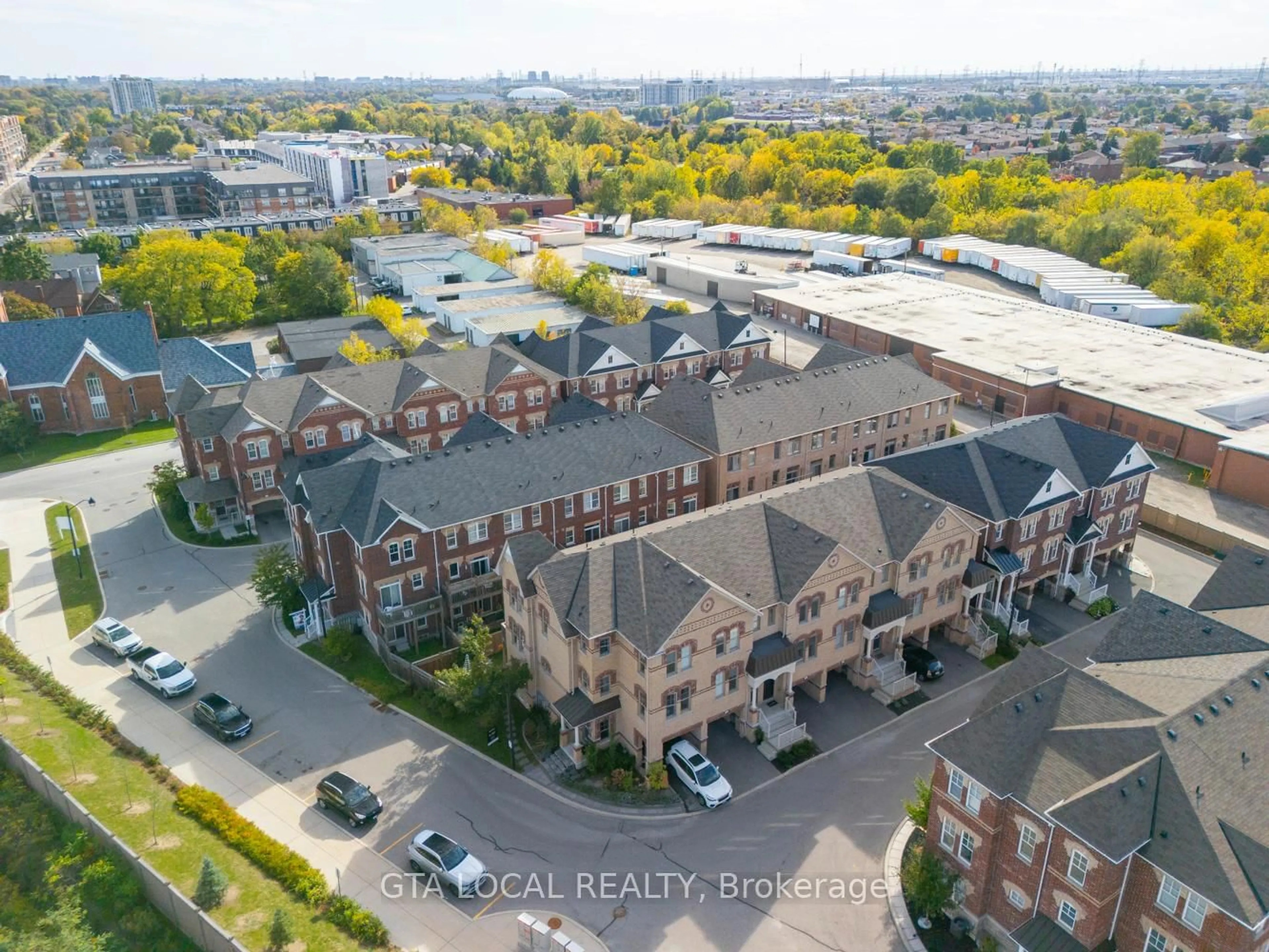 A pic from outside/outdoor area/front of a property/back of a property/a pic from drone, city buildings view from balcony for 10 Porter Ave #31, Vaughan Ontario L4L 0H1