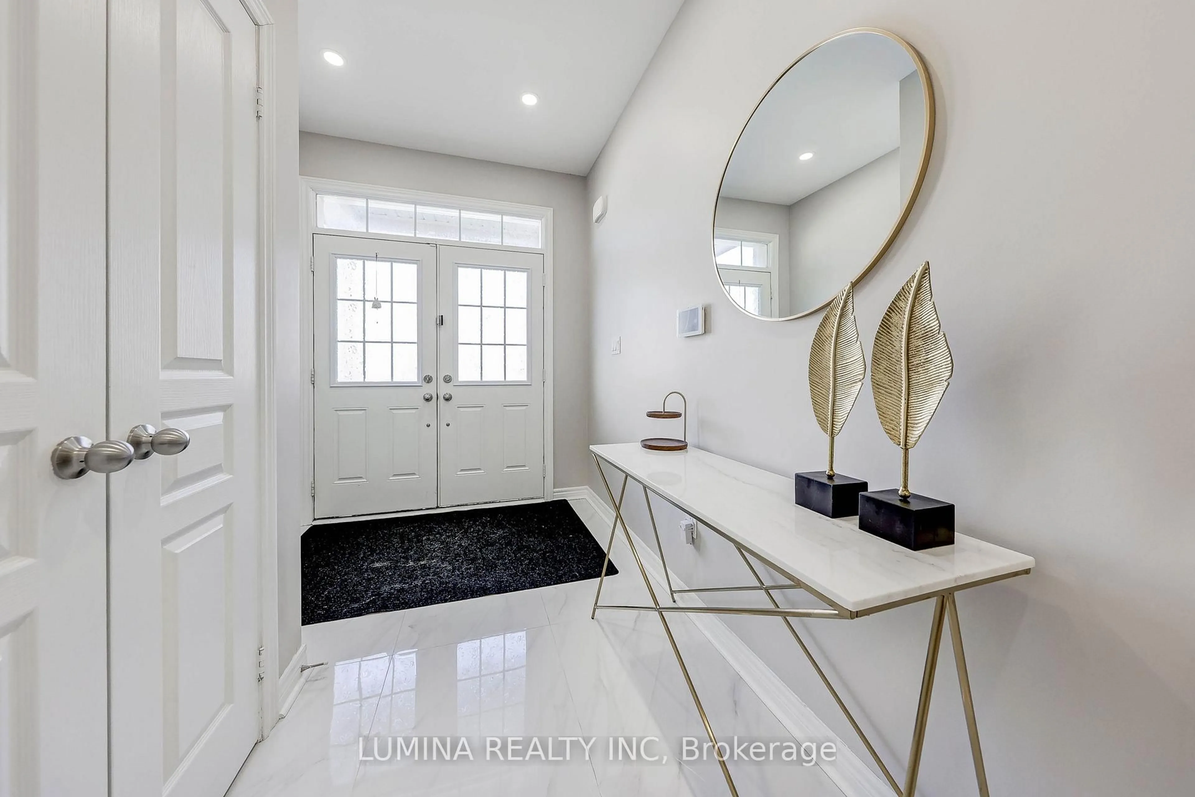 Indoor entryway for 55 Port Arthur Cres, Richmond Hill Ontario L4E 1B4