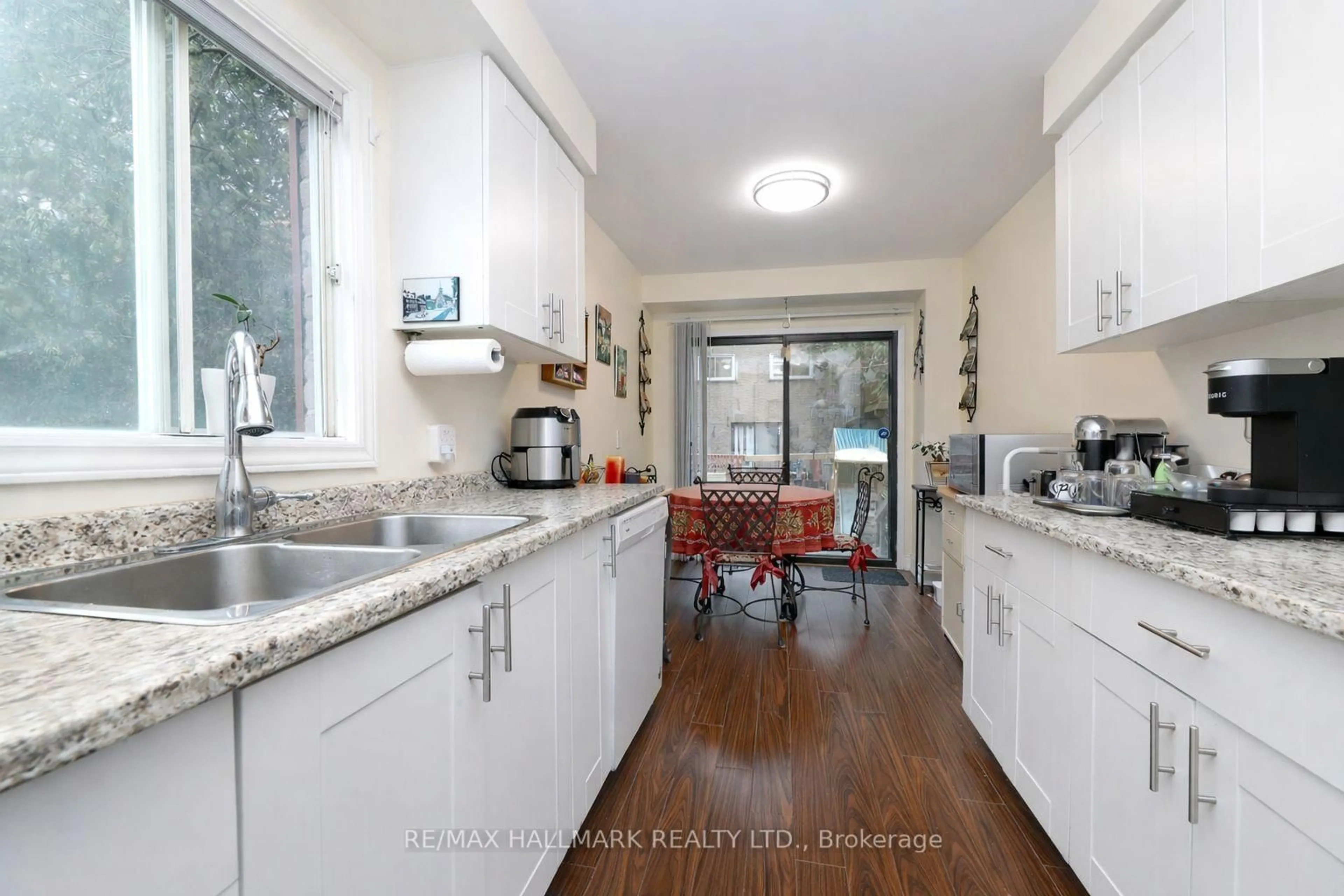 Open concept kitchen, unknown for 191 Cottonwood Crt, Markham Ontario L3T 5W9