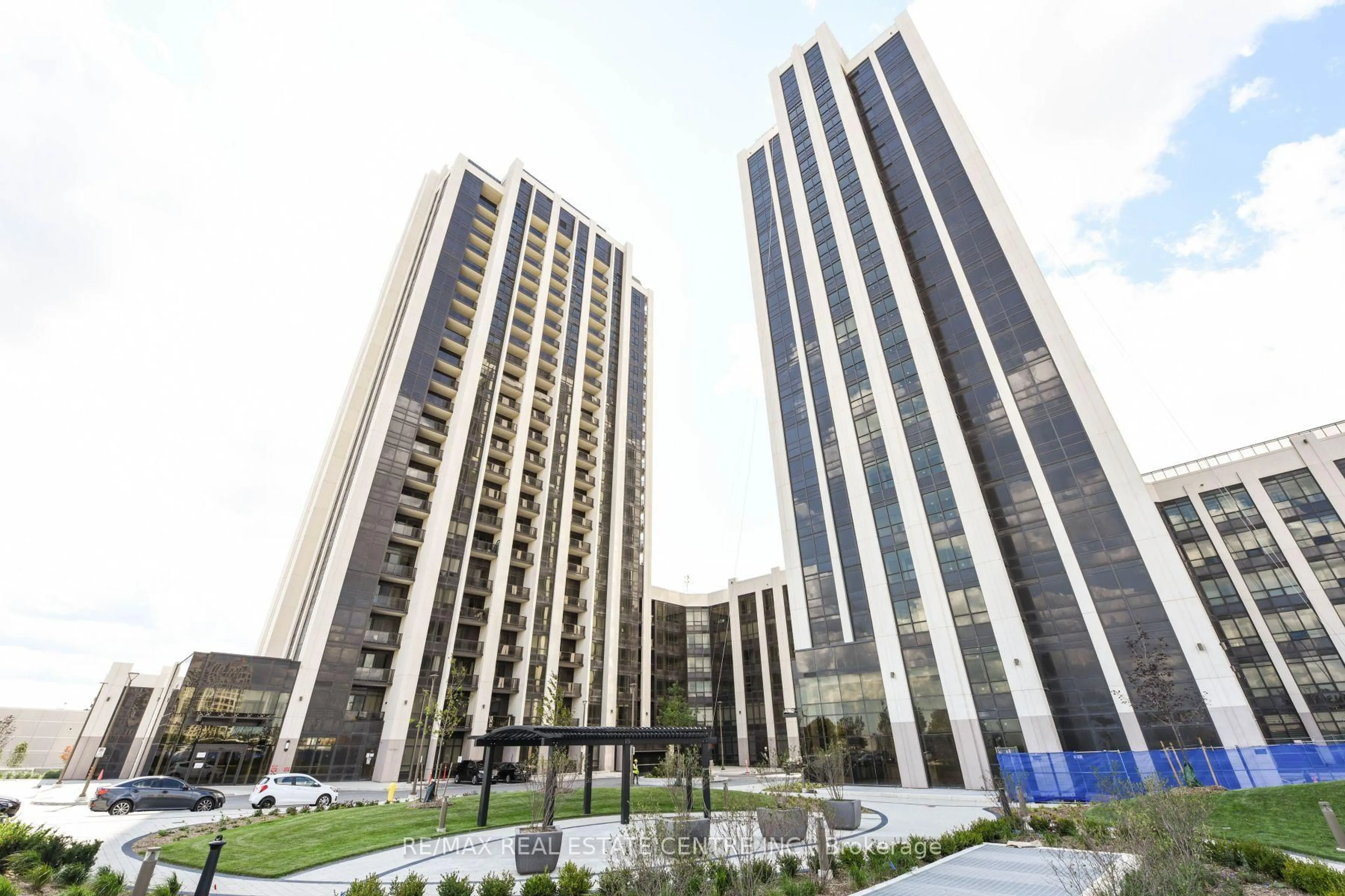 Indoor foyer for 9075 Jane St #508, Vaughan Ontario L4K 0L7