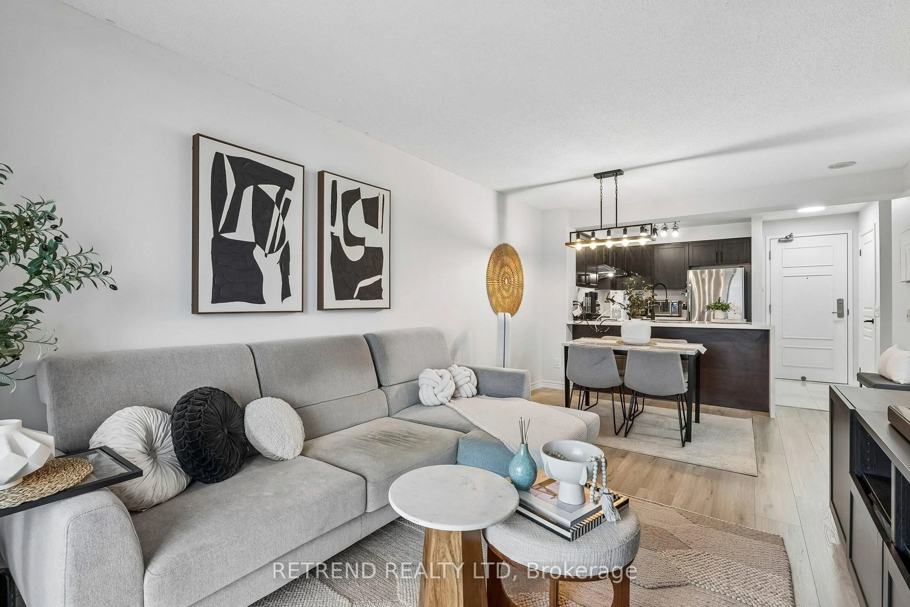 Living room with furniture, unknown for 310 Red Maple Rd #602, Richmond Hill Ontario L4C 0T7