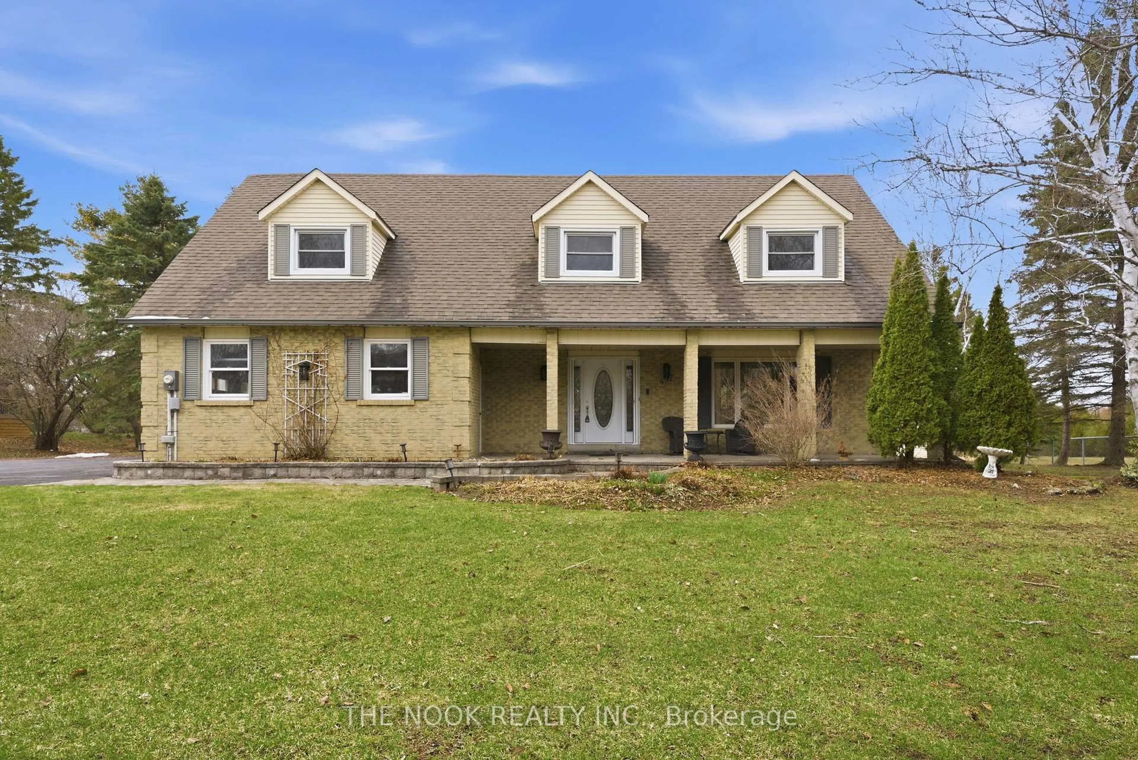 A pic from outside/outdoor area/front of a property/back of a property/a pic from drone, street for 497 Samuel Harper Crt, East Gwillimbury Ontario L0G 1M0