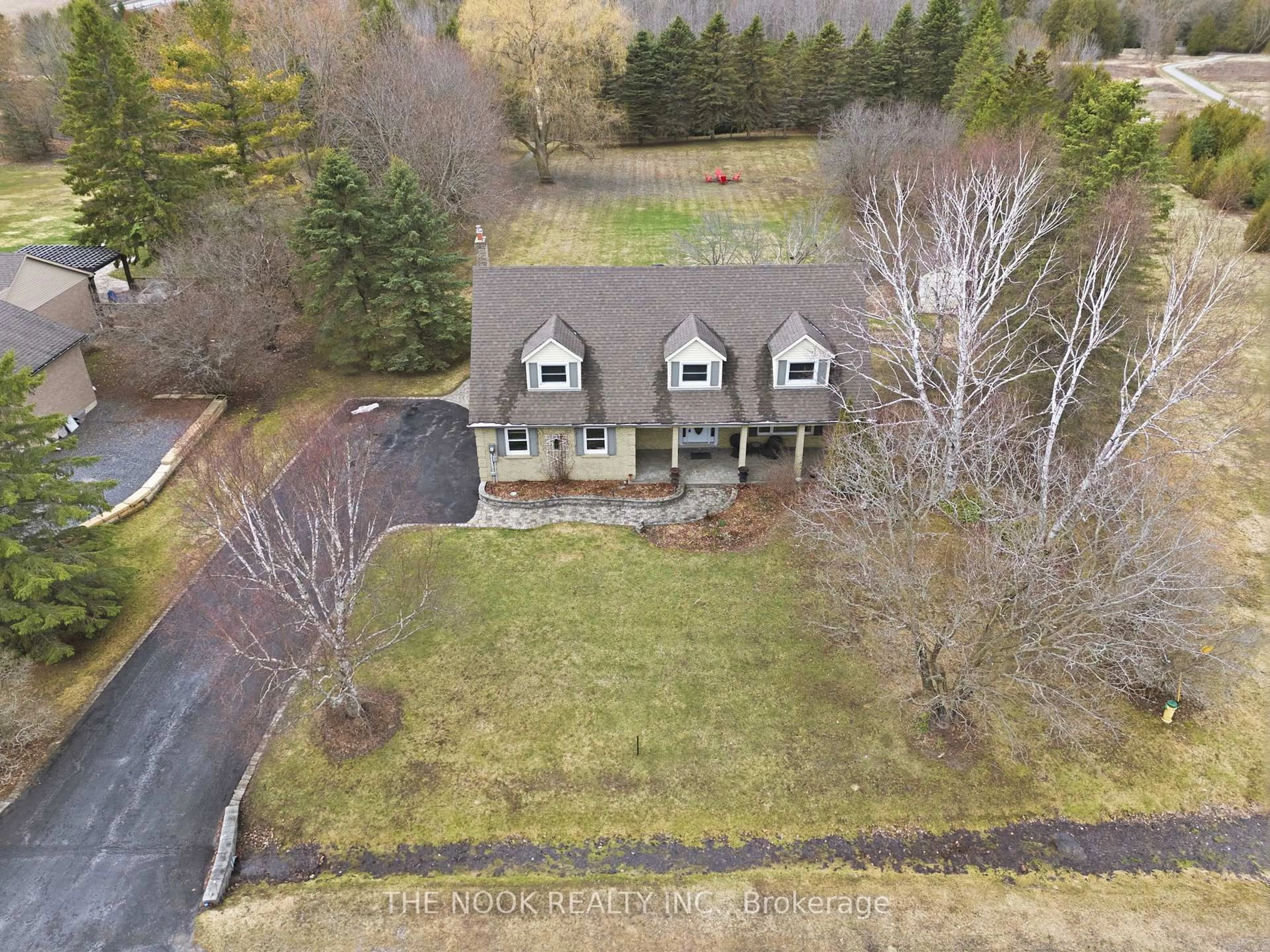 A pic from outside/outdoor area/front of a property/back of a property/a pic from drone, unknown for 497 Samuel Harper Crt, East Gwillimbury Ontario L0G 1M0