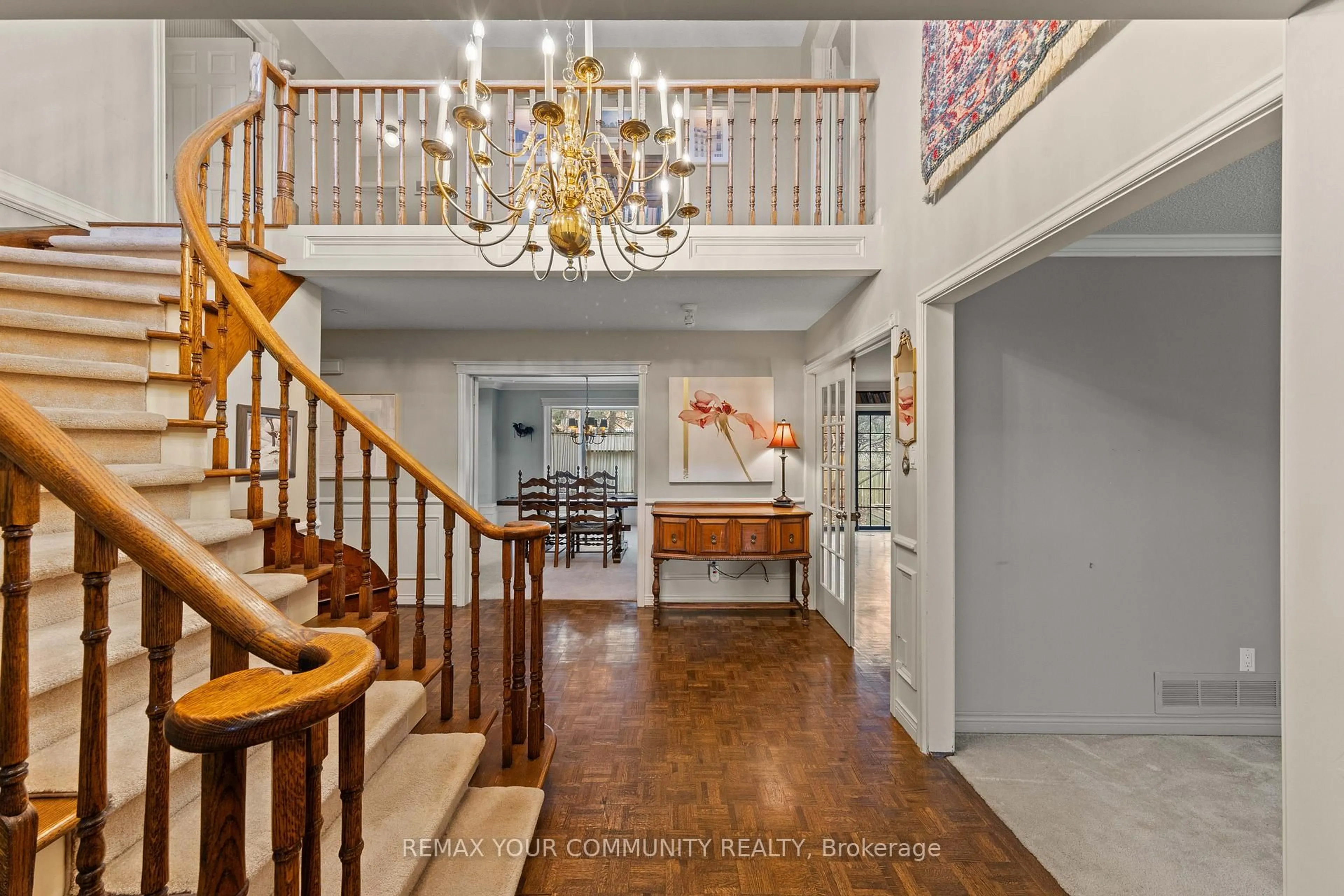 Indoor foyer for 42 Houseman Cres, Richmond Hill Ontario L4C 7R8