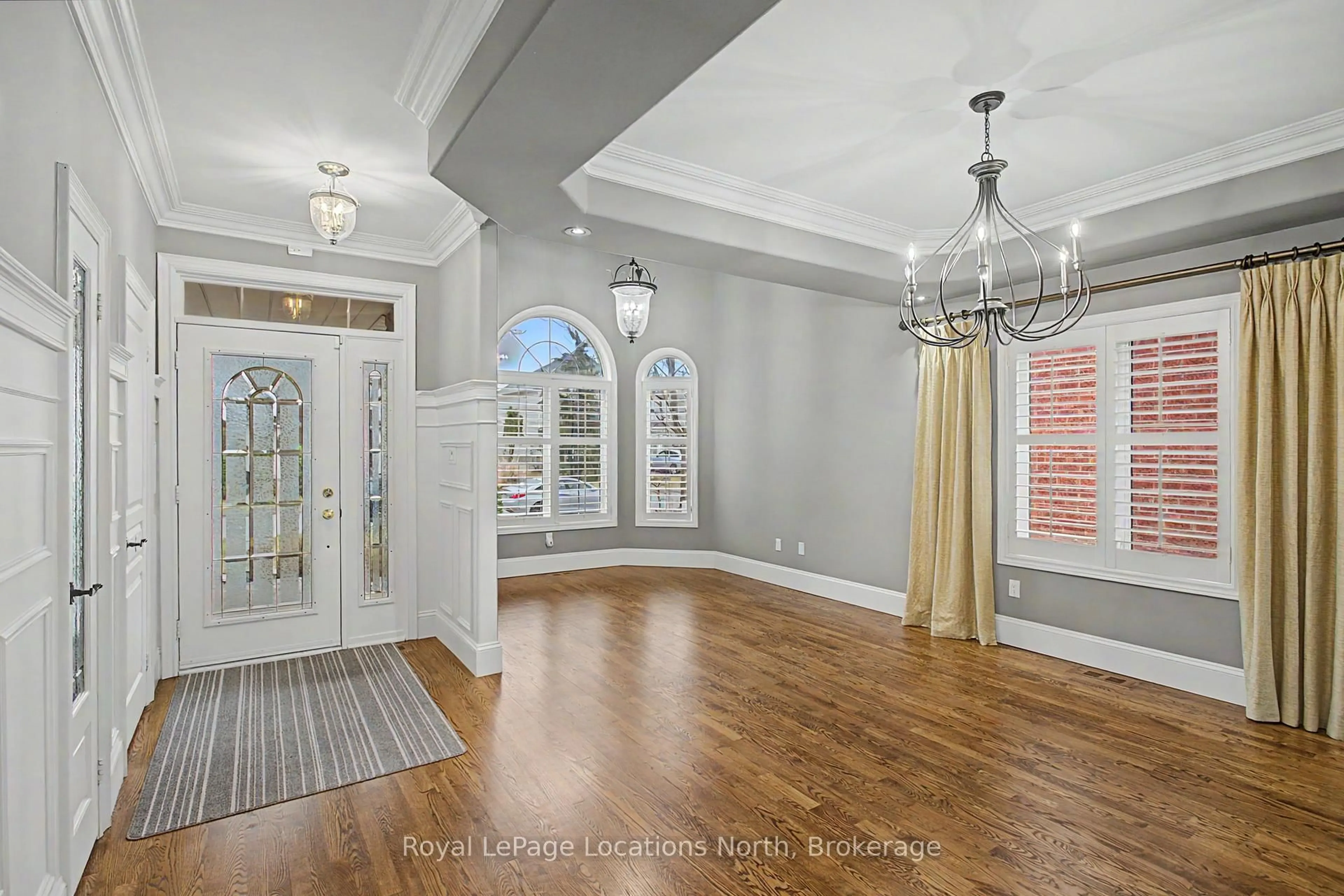 Indoor entryway for 727 Madeline Hts, Newmarket Ontario L3X 2J6