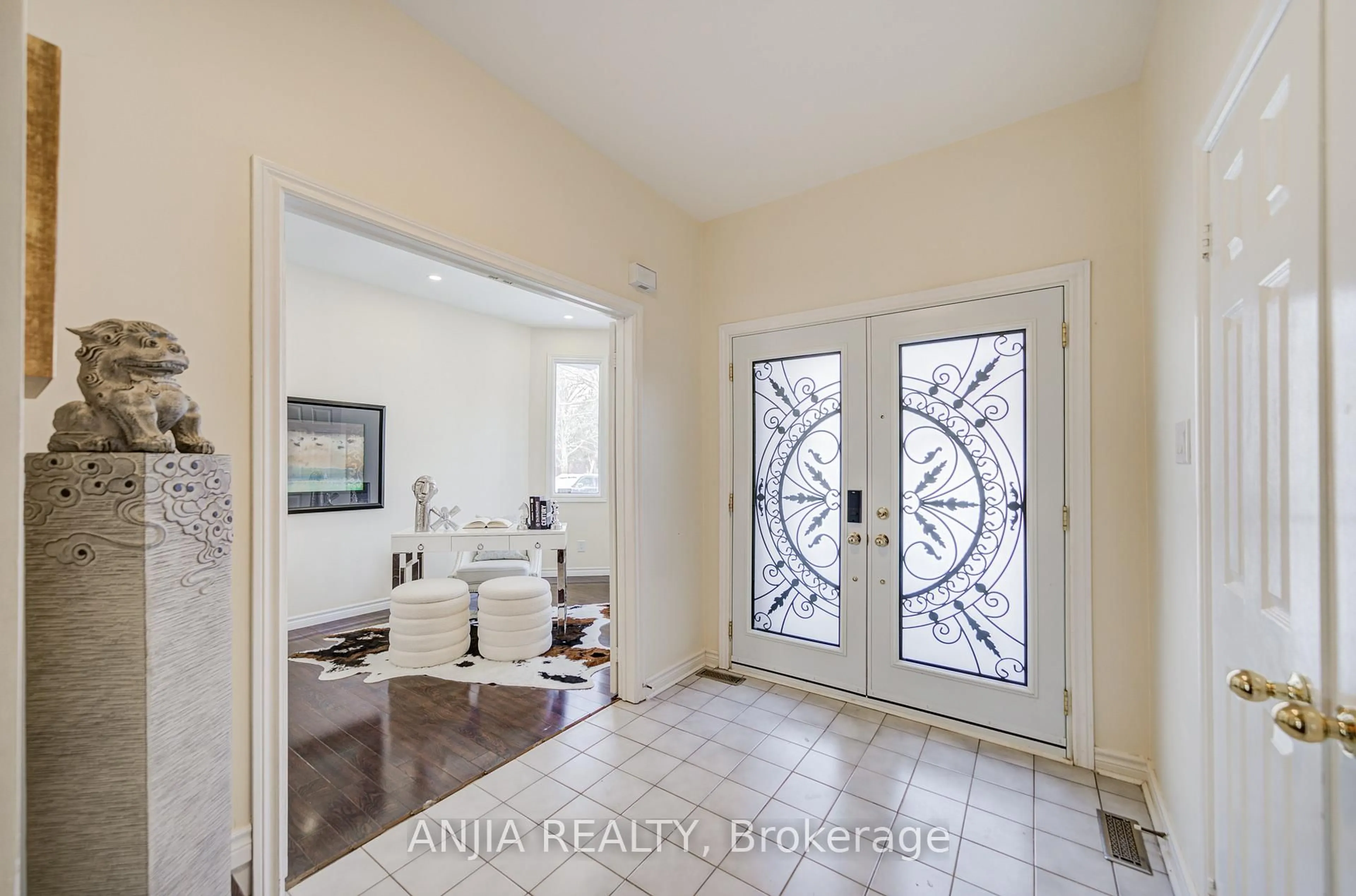 Indoor entryway for 33 Havagal Cres, Markham Ontario L3P 7G1