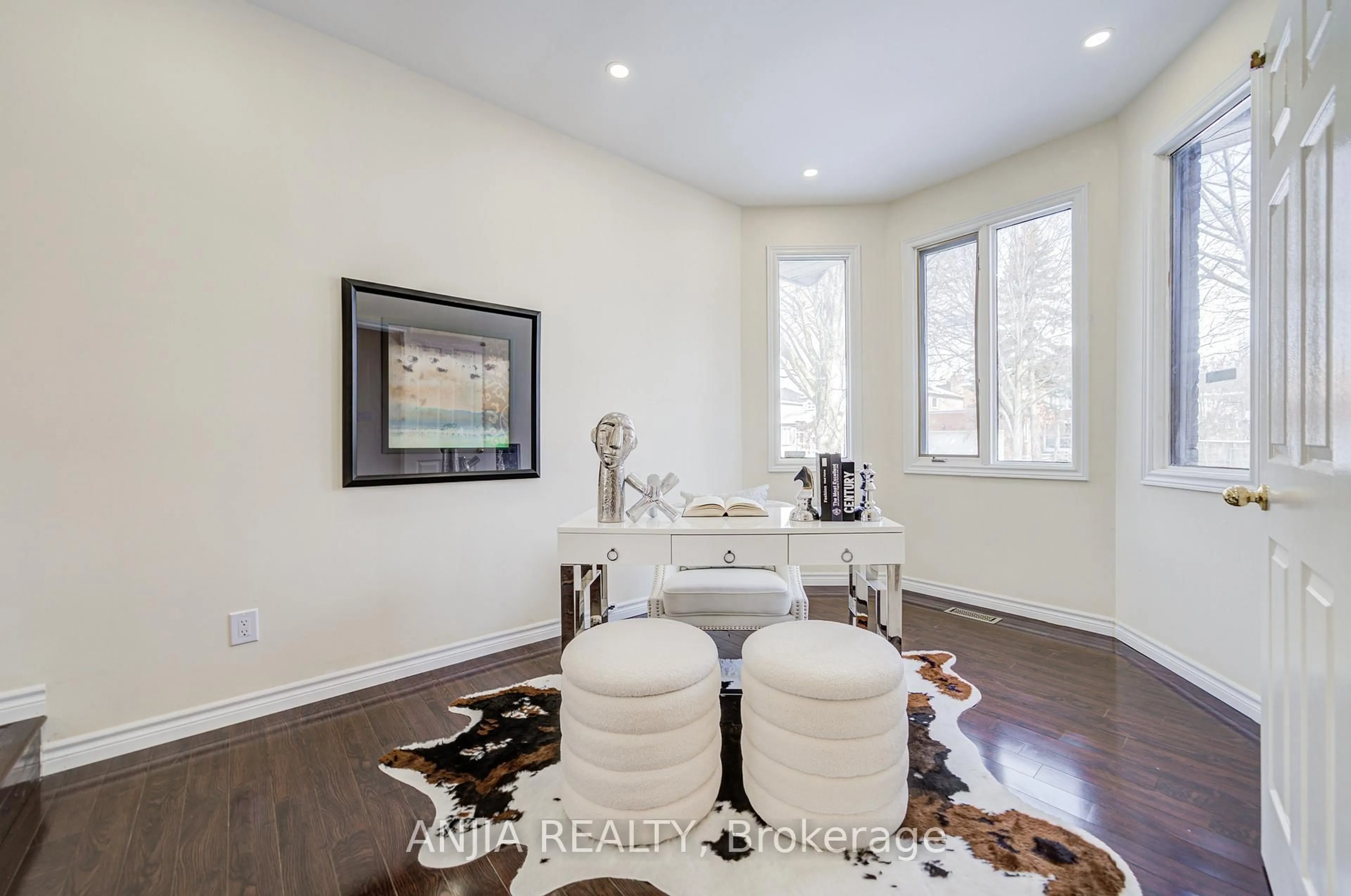 Unknown for 33 Havagal Cres, Markham Ontario L3P 7G1