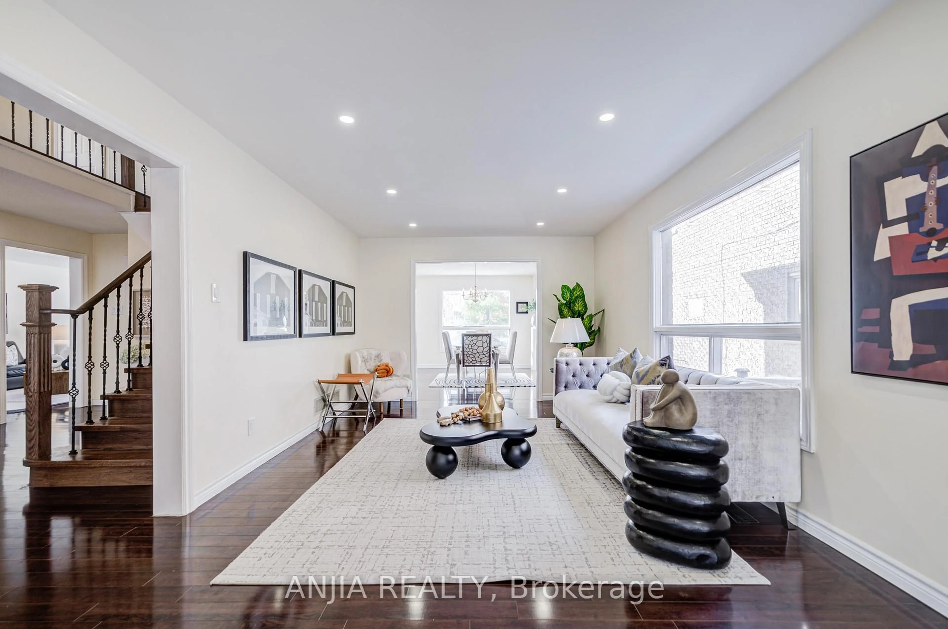 Living room with furniture, unknown for 33 Havagal Cres, Markham Ontario L3P 7G1