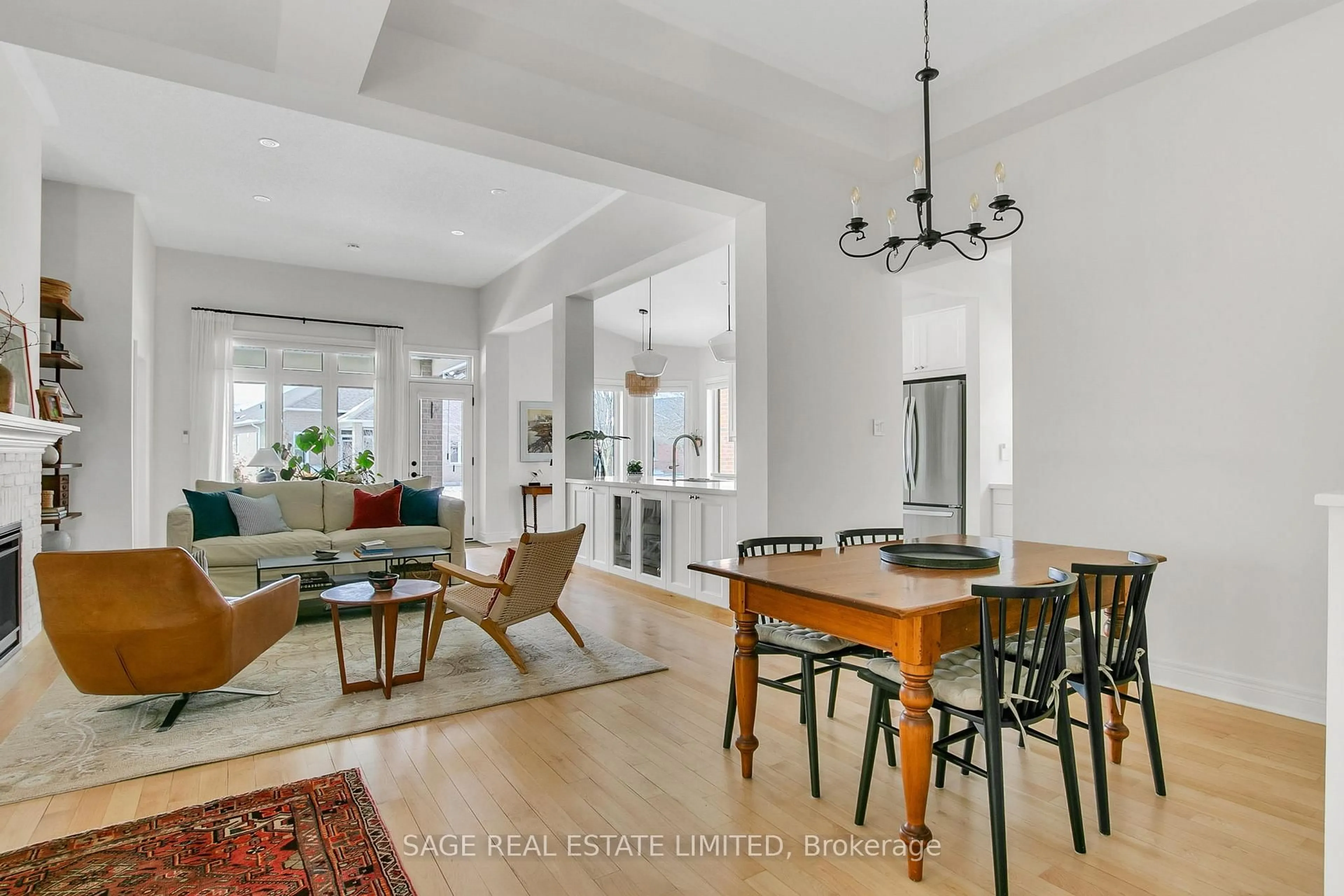 Open concept kitchen, unknown for 19 Long Stan, Whitchurch-Stouffville Ontario L4A 1P5