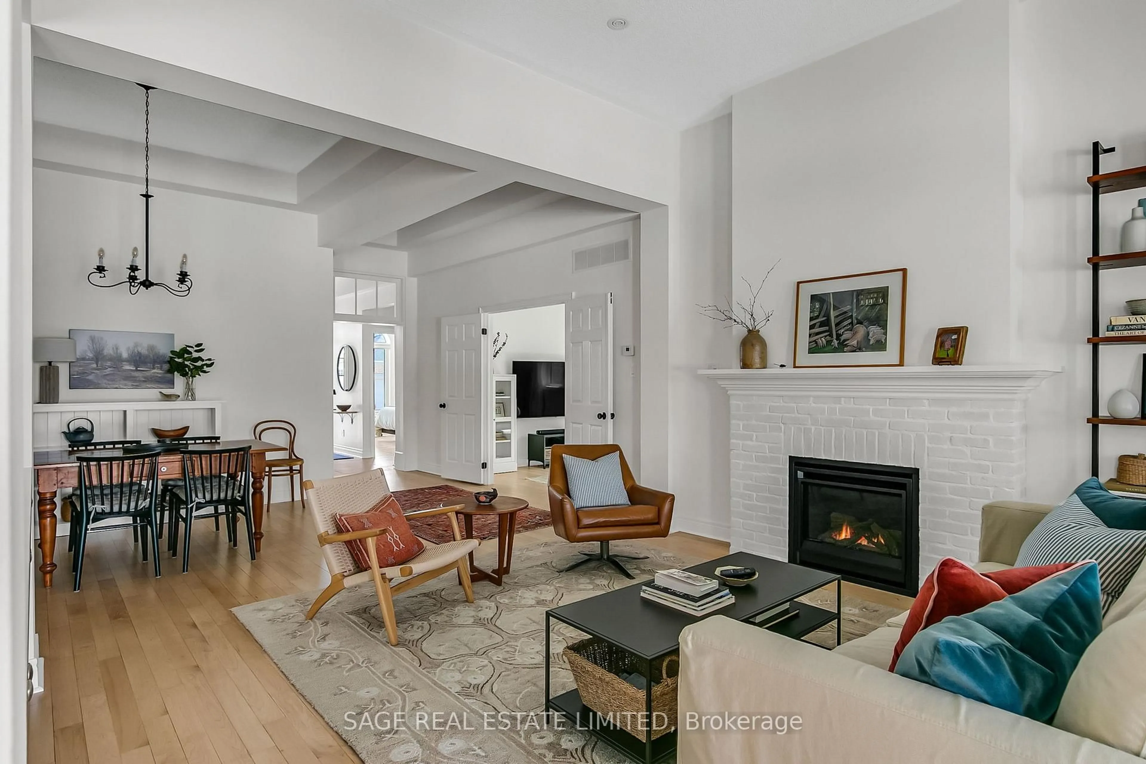 Living room with furniture, unknown for 19 Long Stan, Whitchurch-Stouffville Ontario L4A 1P5