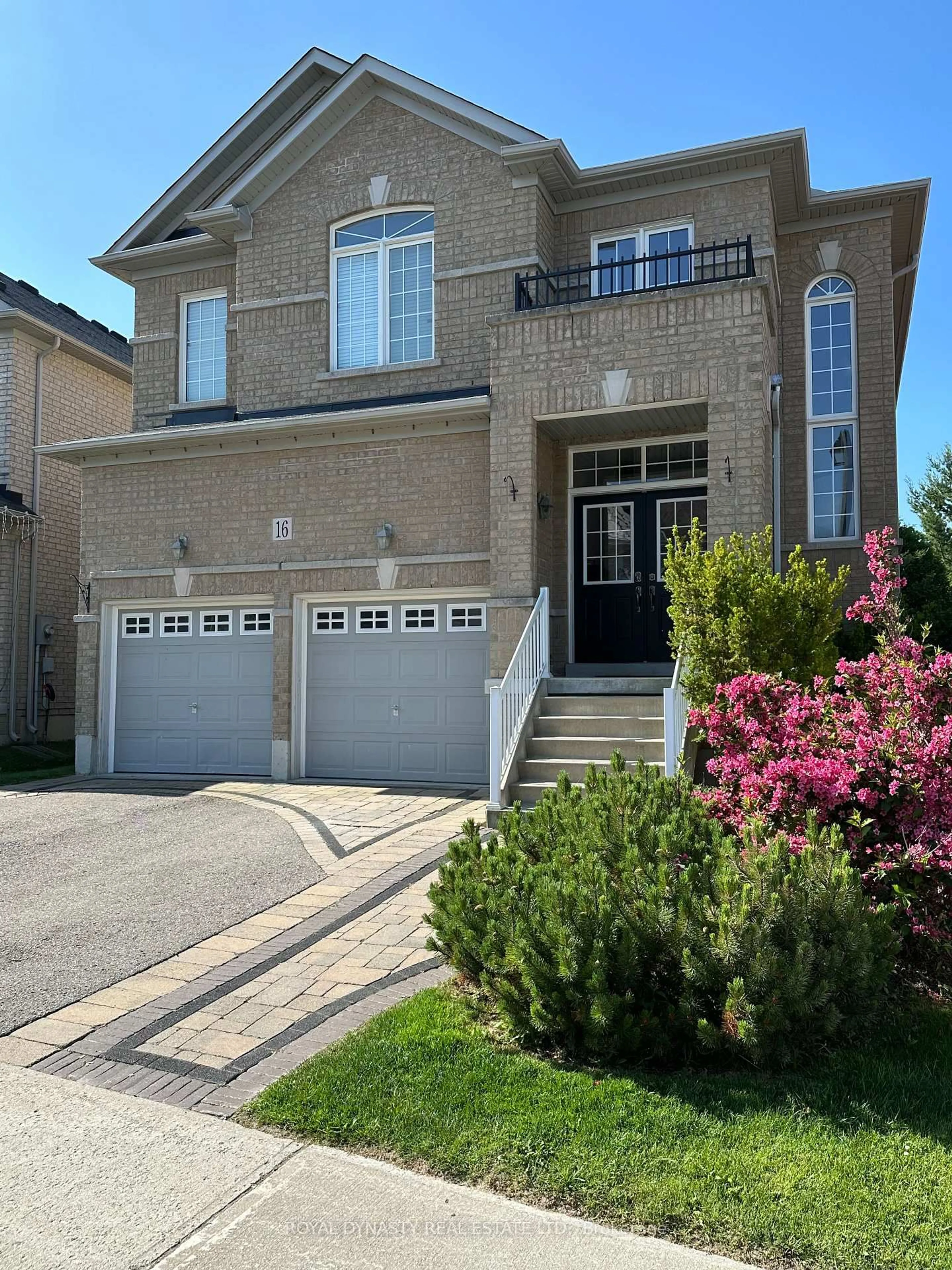 Home with brick exterior material, street for 16 Nature Way Cres, East Gwillimbury Ontario L9N 0A6