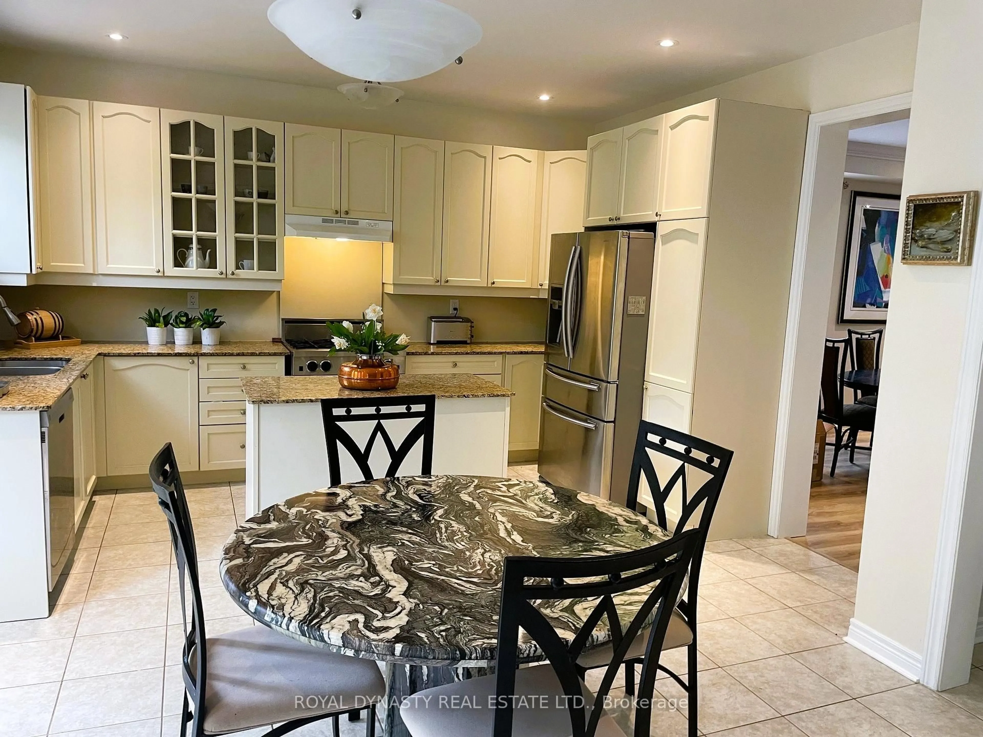 Open concept kitchen, ceramic/tile floor for 16 Nature Way Cres, East Gwillimbury Ontario L9N 0A6