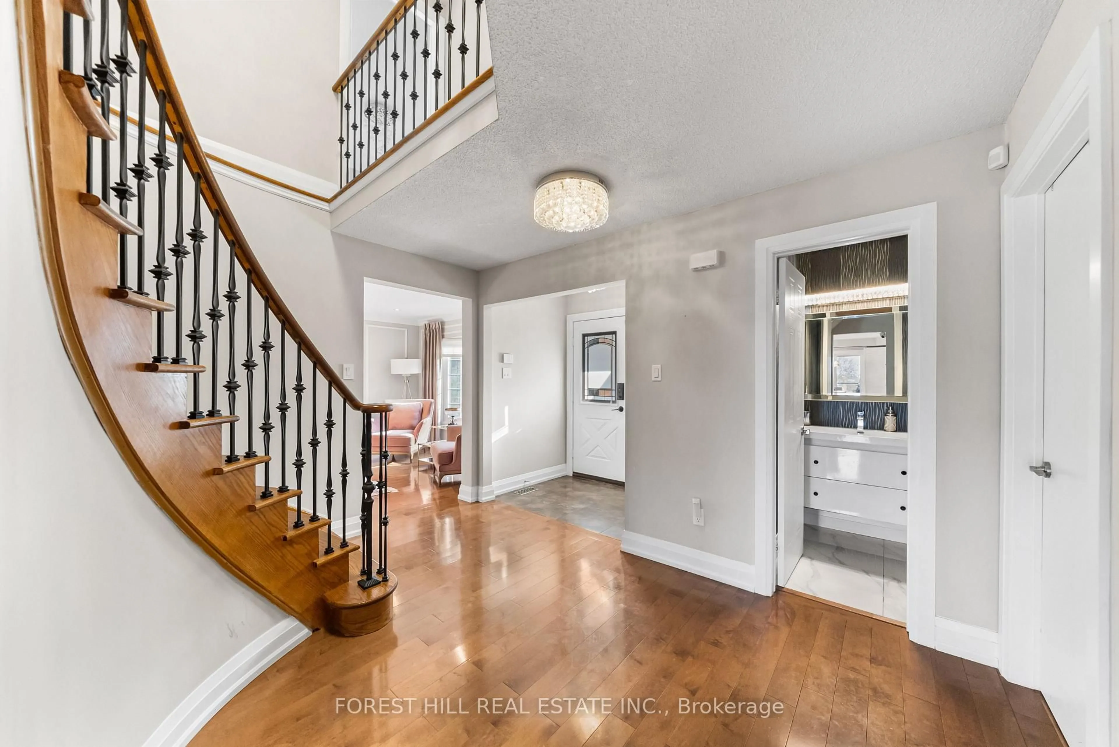 Indoor entryway for 14 Valley Cres, Aurora Ontario L4G 4S4