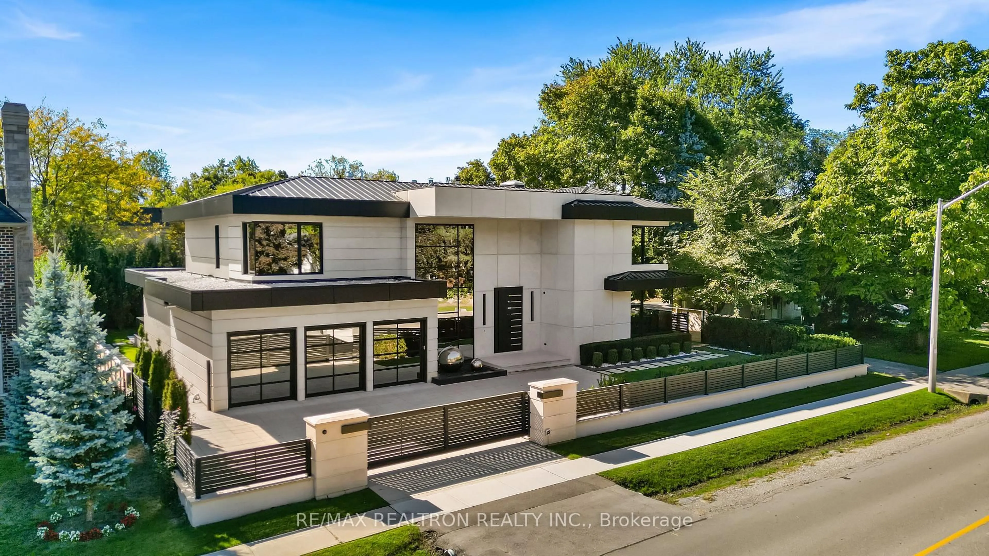 Home with brick exterior material, street for 32 Laureleaf Rd, Markham Ontario L3T 2X5