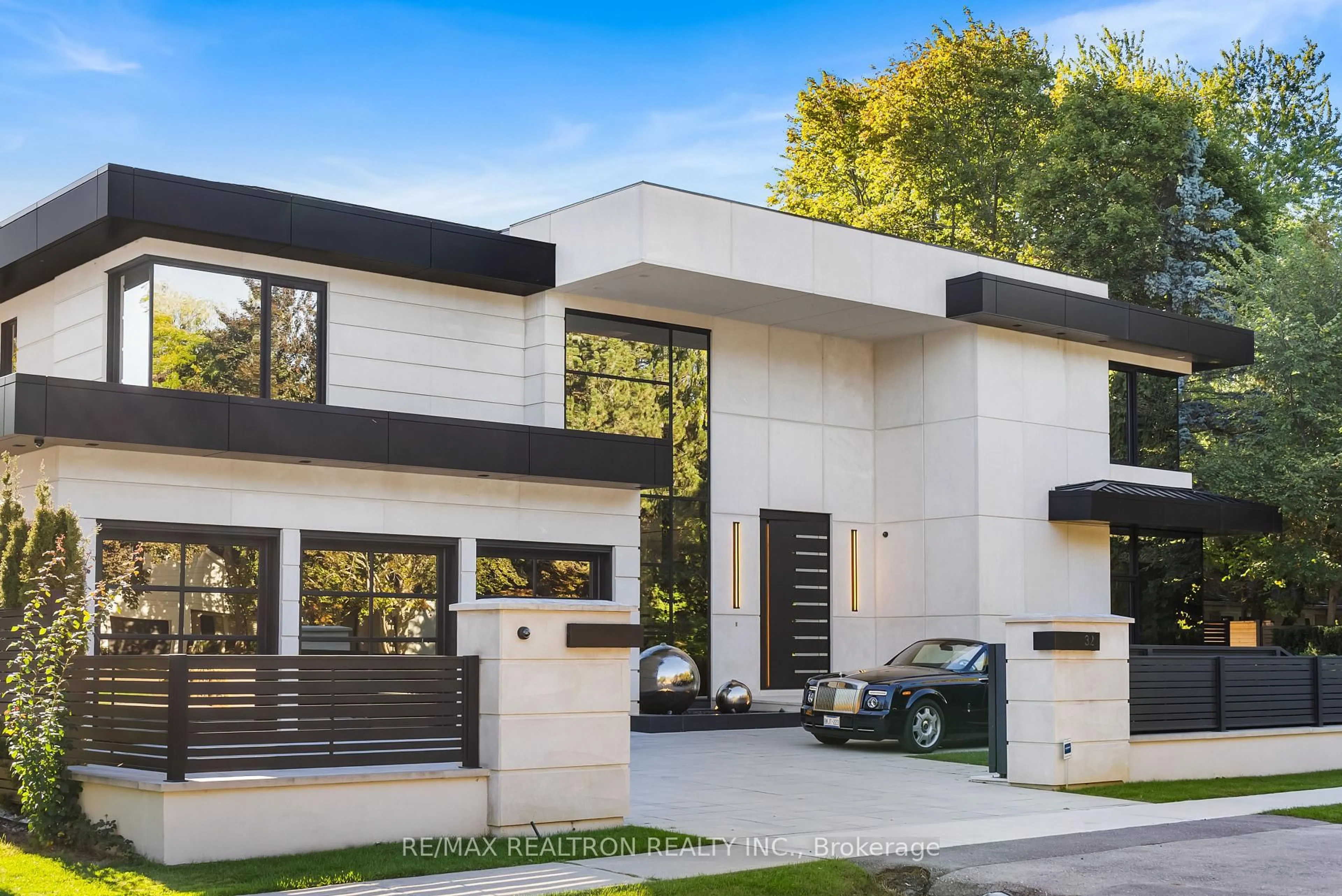 Home with brick exterior material, street for 32 Laureleaf Rd, Markham Ontario L3T 2X5