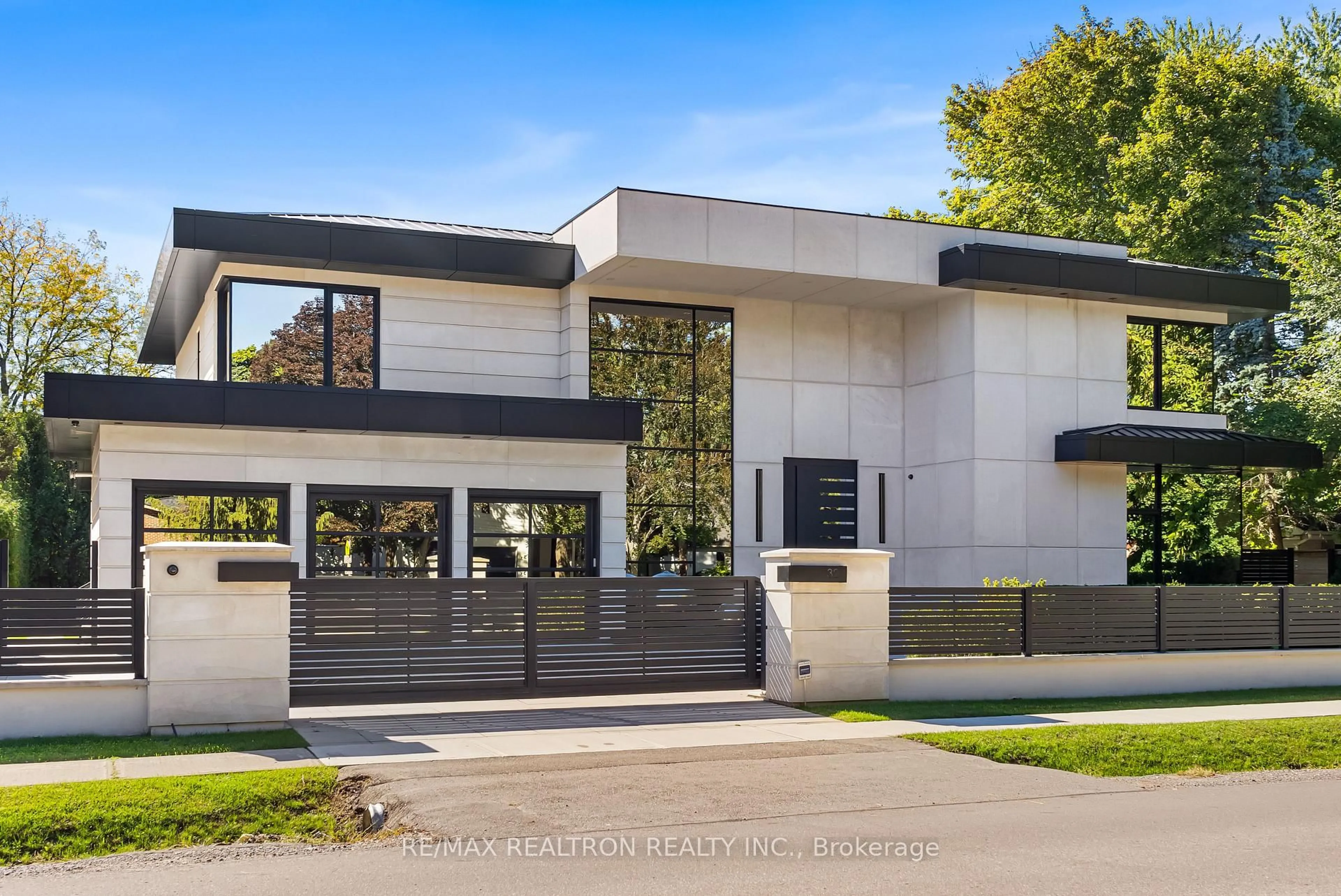 Home with brick exterior material, street for 32 Laureleaf Rd, Markham Ontario L3T 2X5