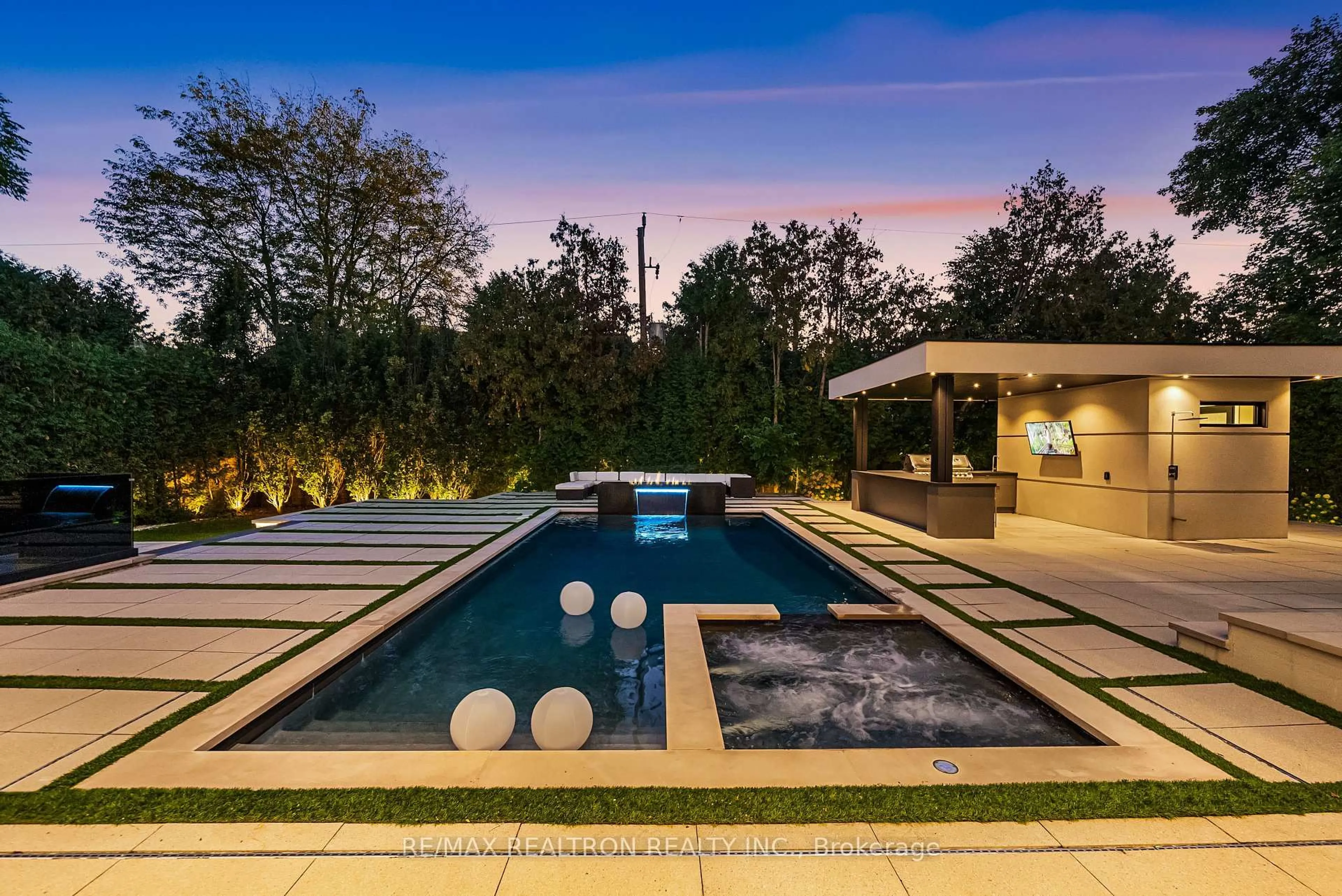 Pool for 32 Laureleaf Rd, Markham Ontario L3T 2X5