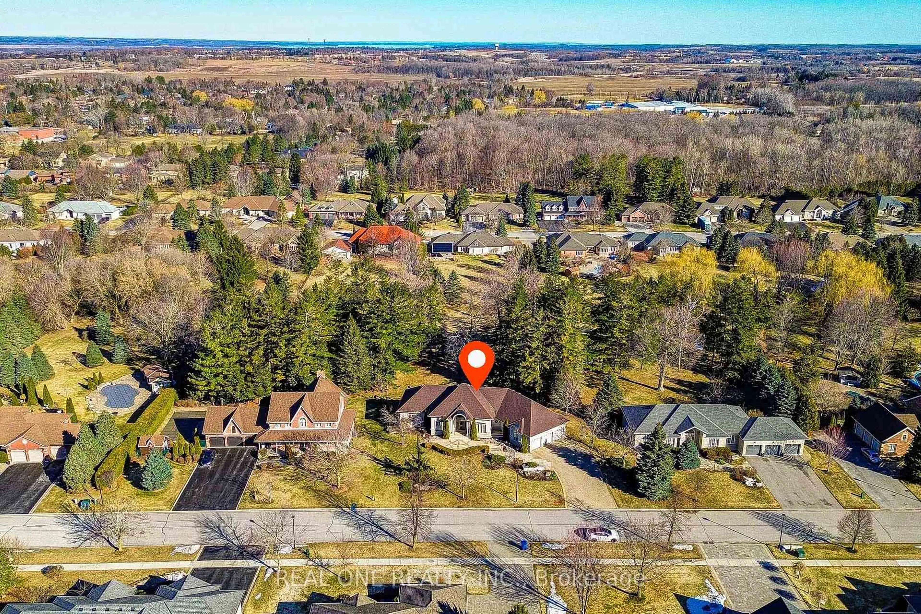 A pic from outside/outdoor area/front of a property/back of a property/a pic from drone, unknown for 24 Maplehyrn Ave, East Gwillimbury Ontario L0G 1V0