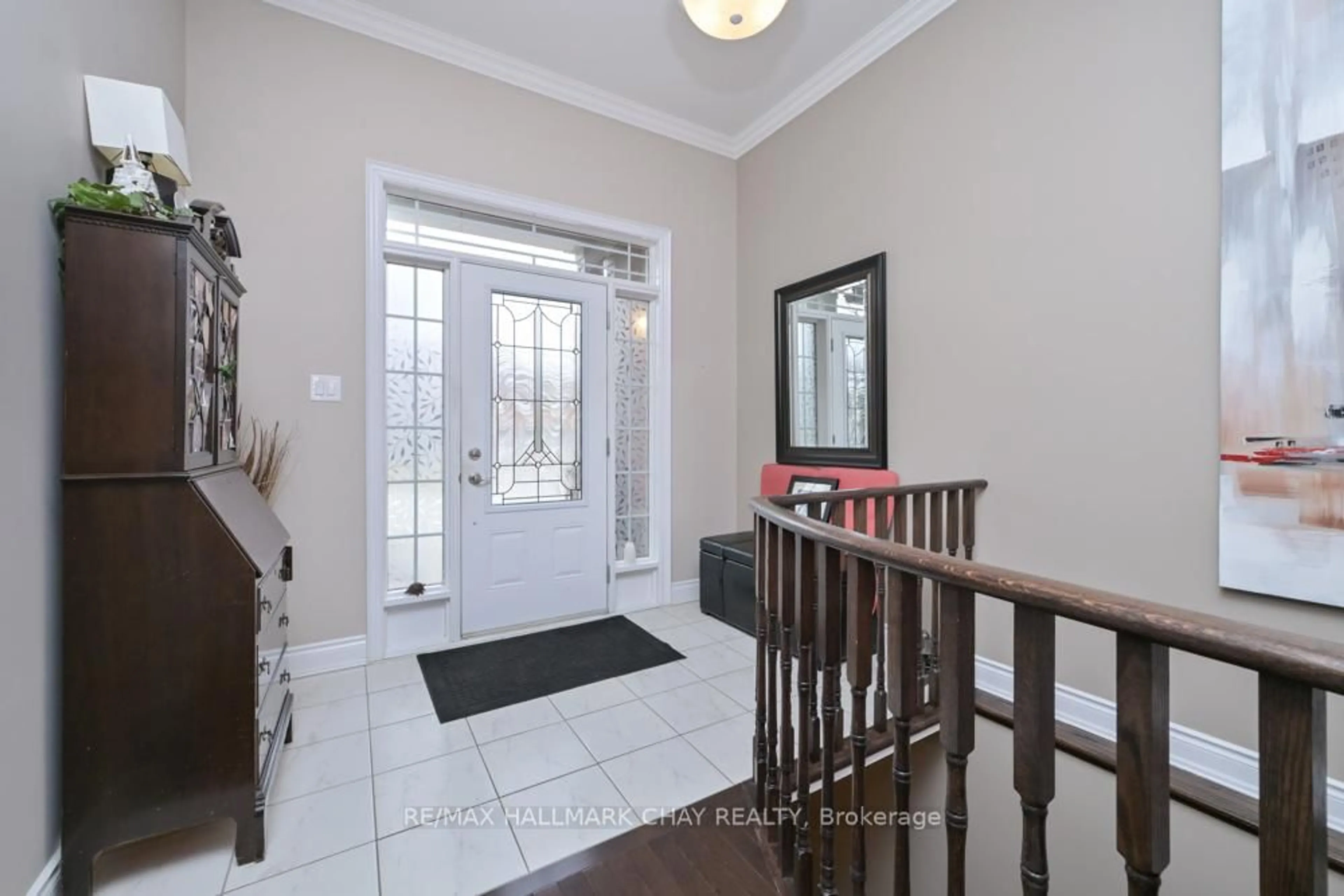 Indoor foyer for 26 Upper Highland, New Tecumseth Ontario L9R 0K5