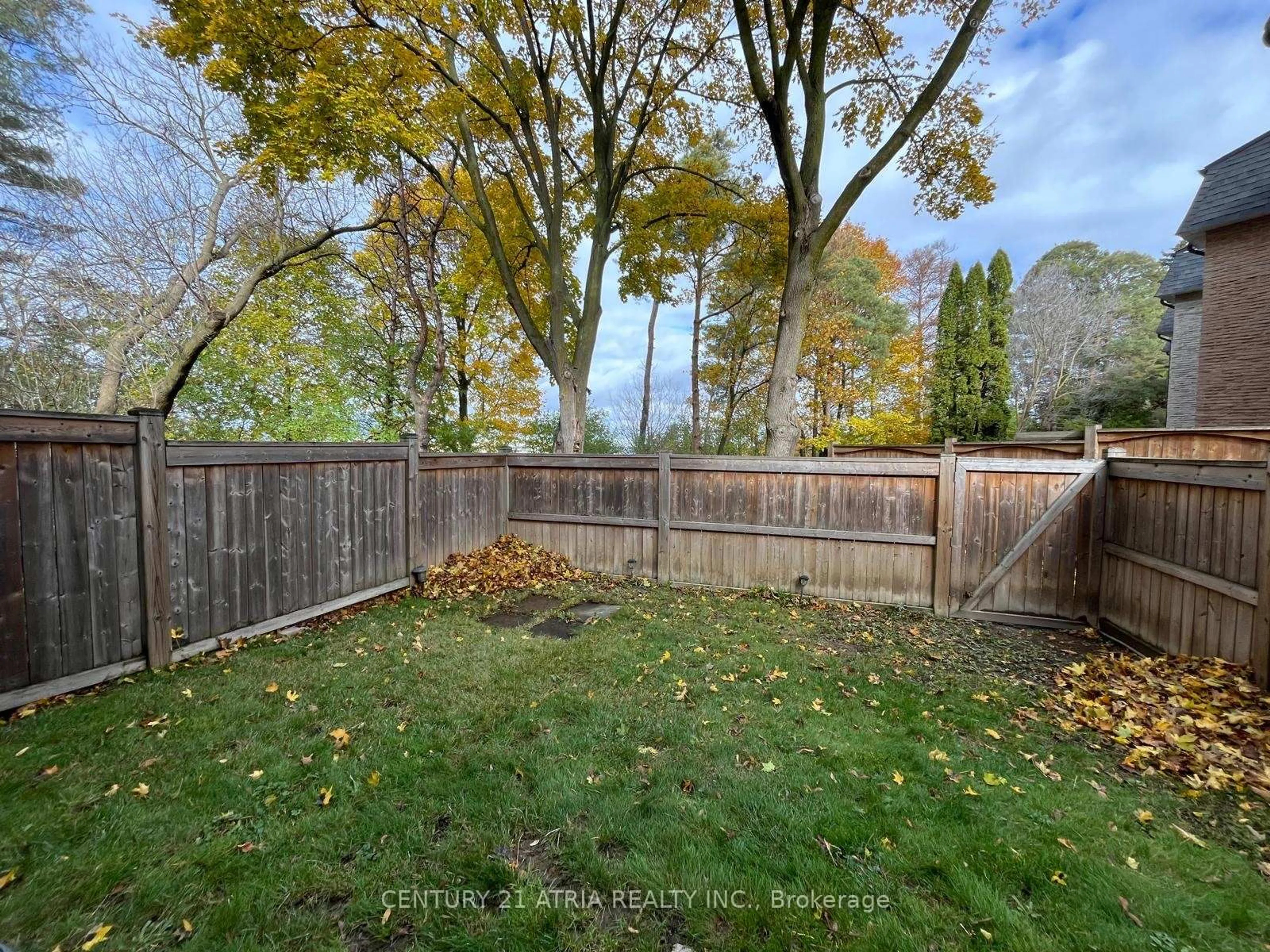 Patio, forest/trees view for 38 Henderson Dr, Aurora Ontario L4G 3L2