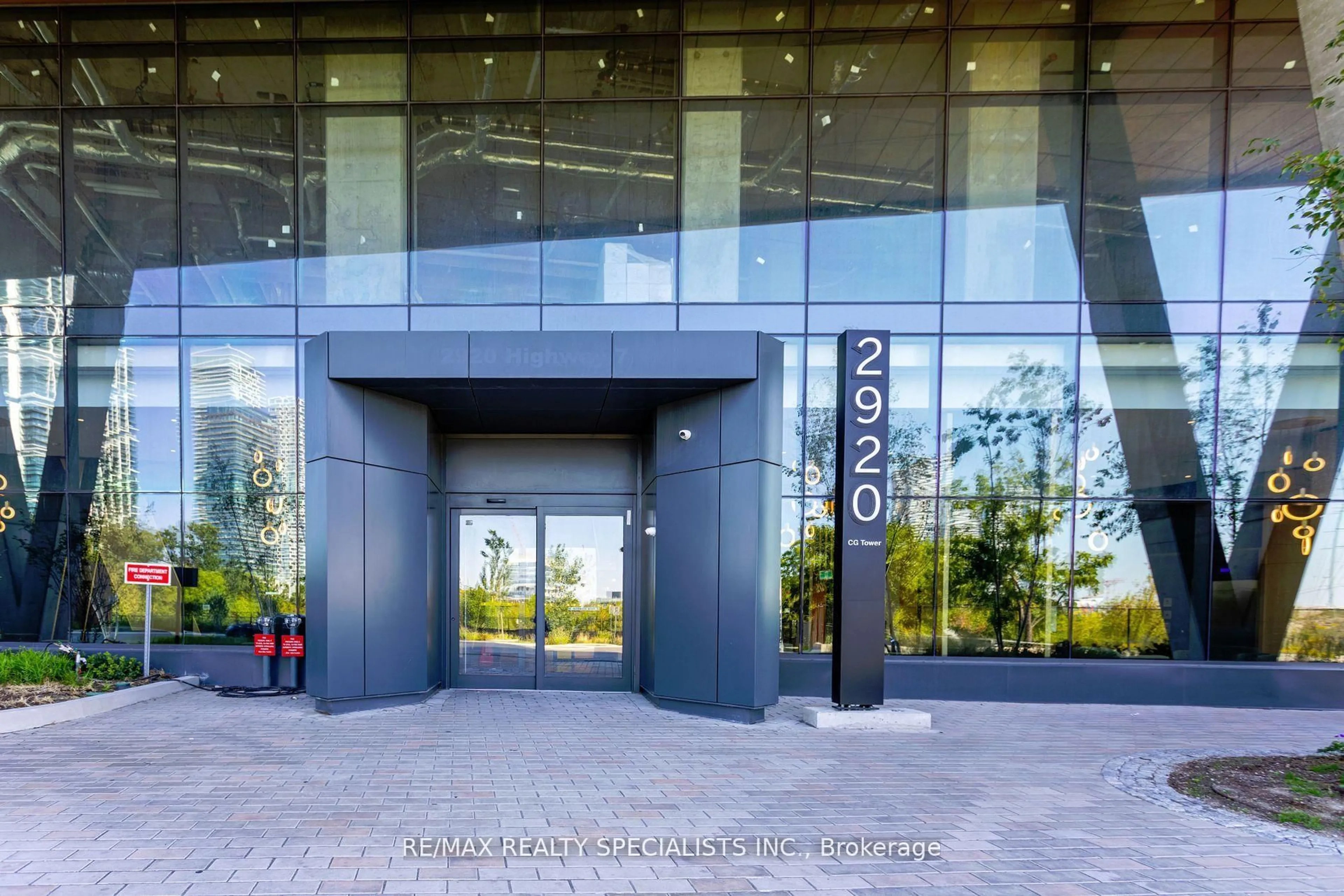 Indoor foyer for 2920 Highway 7 #1504, Vaughan Ontario L4K 0P4