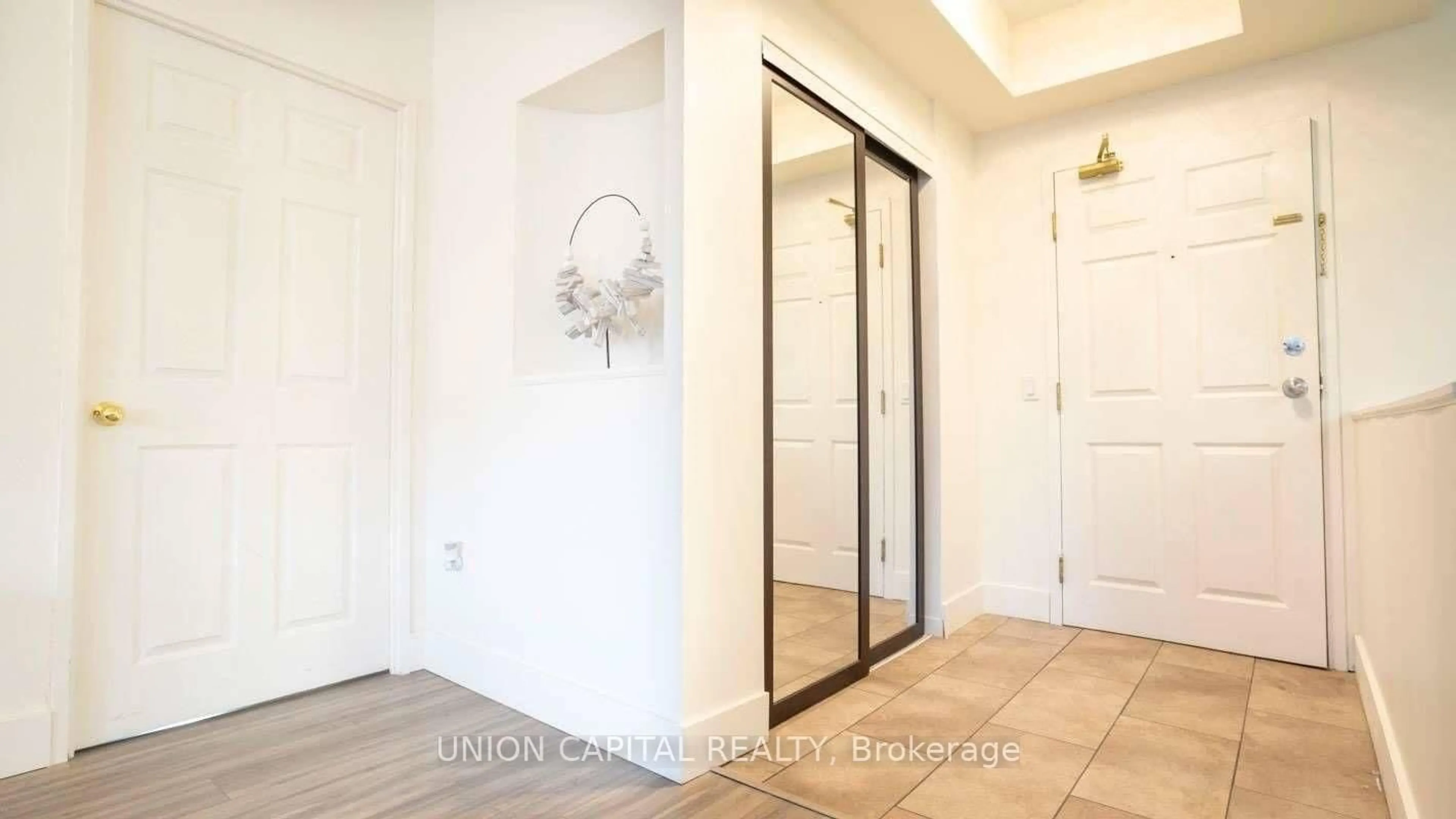 Indoor entryway for 7398 Yonge St #313, Vaughan Ontario L4J 8J2