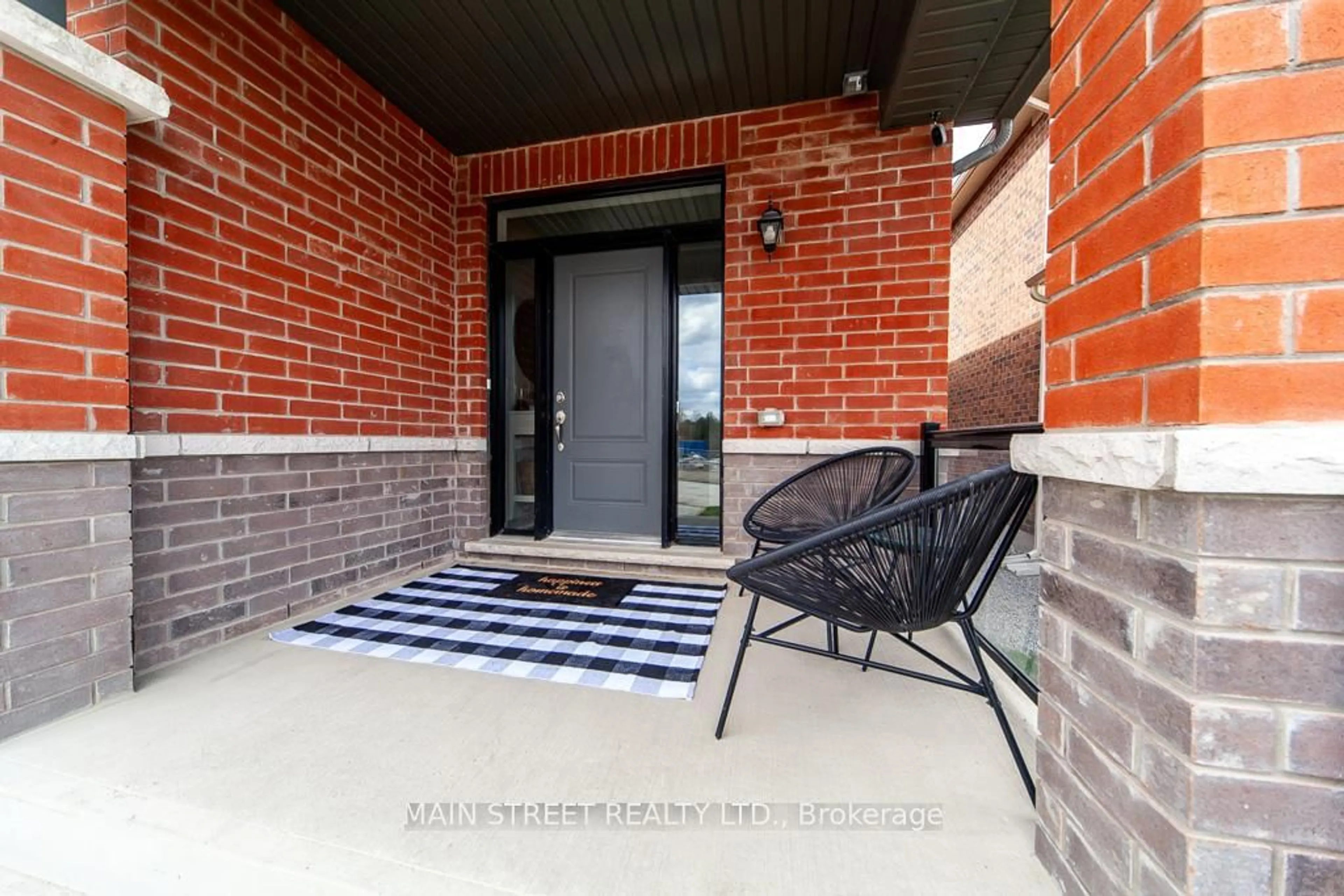 Patio, street for 96 Big Canoe Dr, Georgina Ontario L0E 1R0