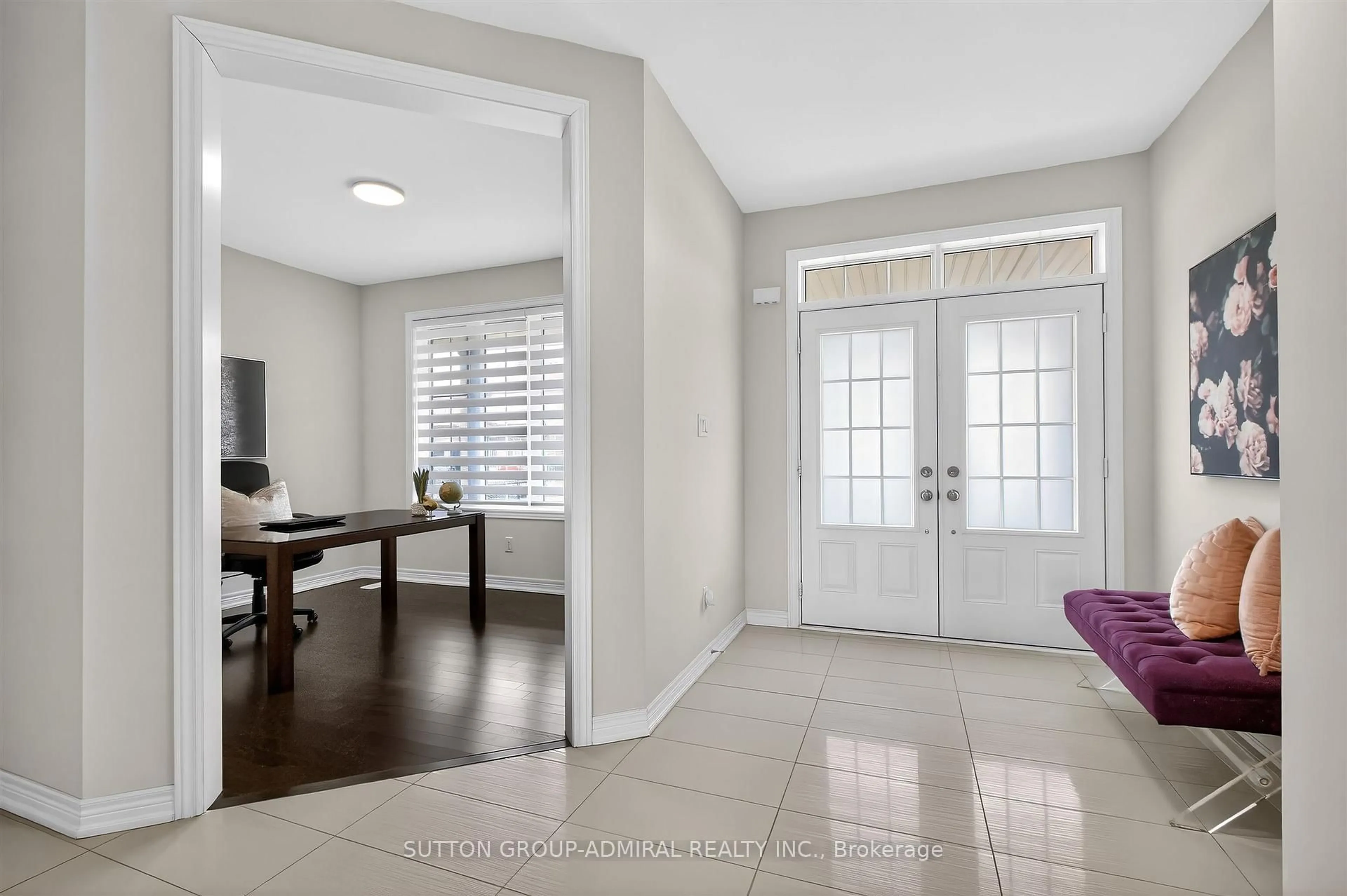 Indoor entryway for 35 Webb Tr, New Tecumseth Ontario L0G 1W0