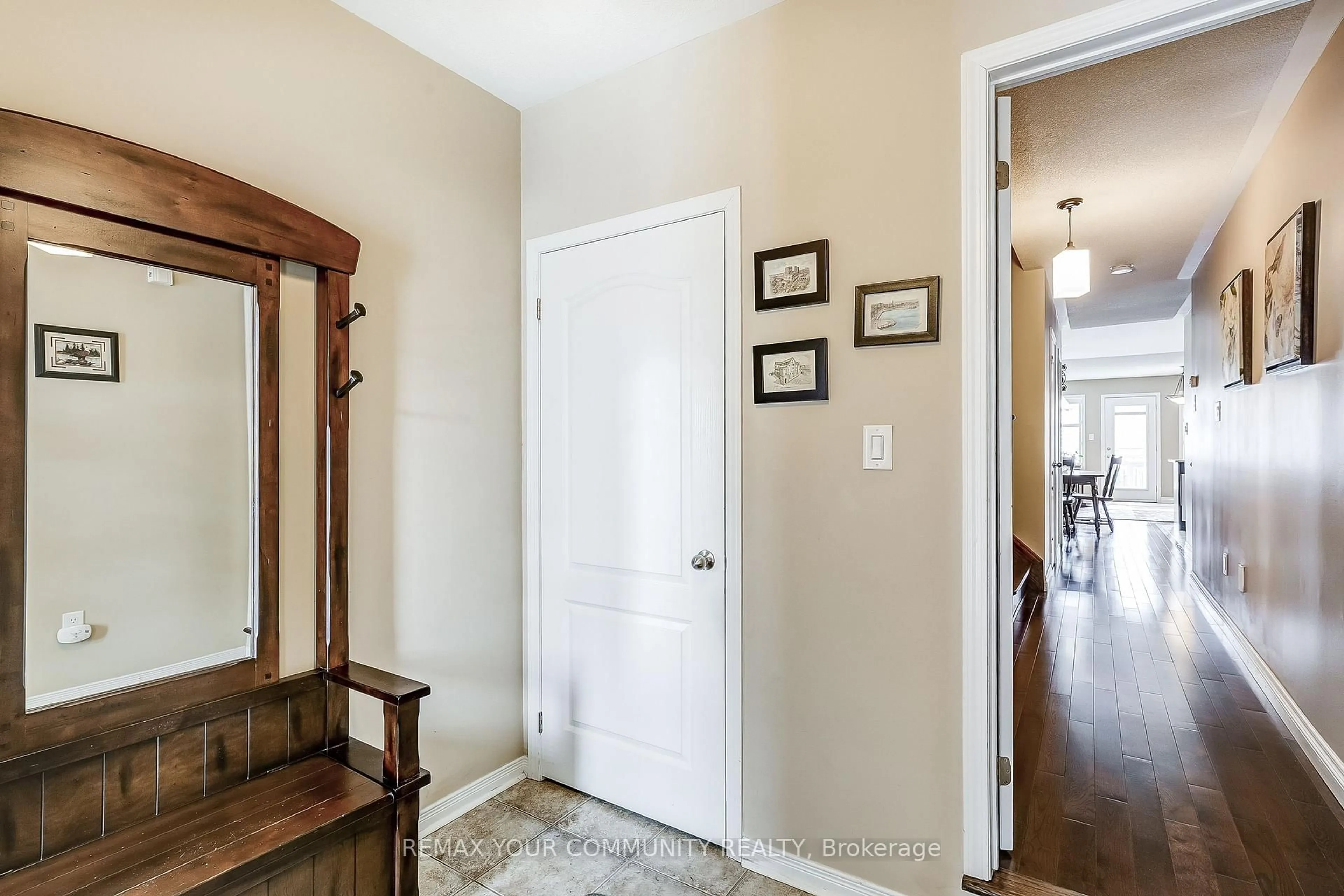 Indoor entryway for 18 Muscadel Rd, Vaughan Ontario L4H 3L8