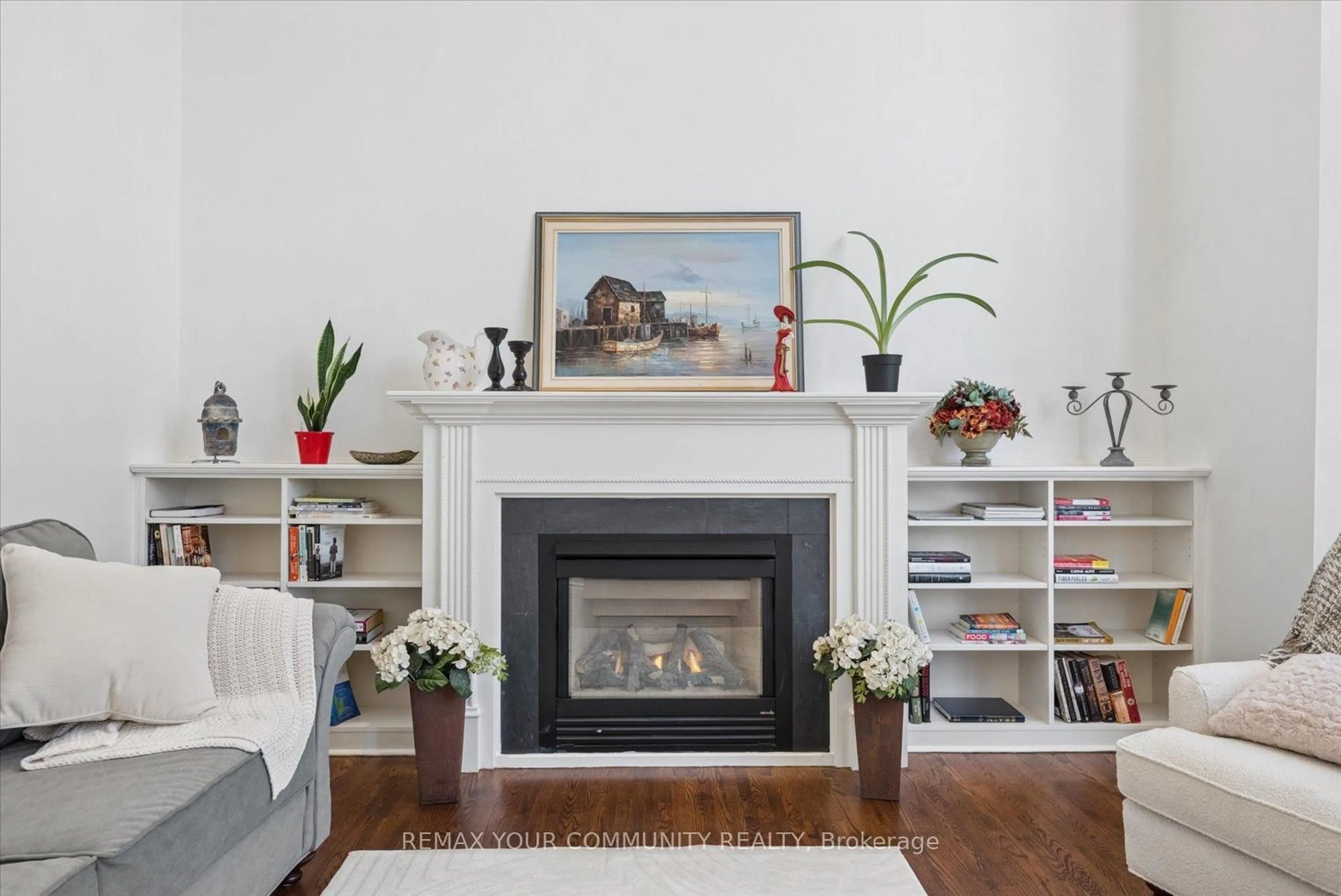 Living room with furniture, wood/laminate floor for 4 Marinucci Crt, Richmond Hill Ontario L4C 0M3