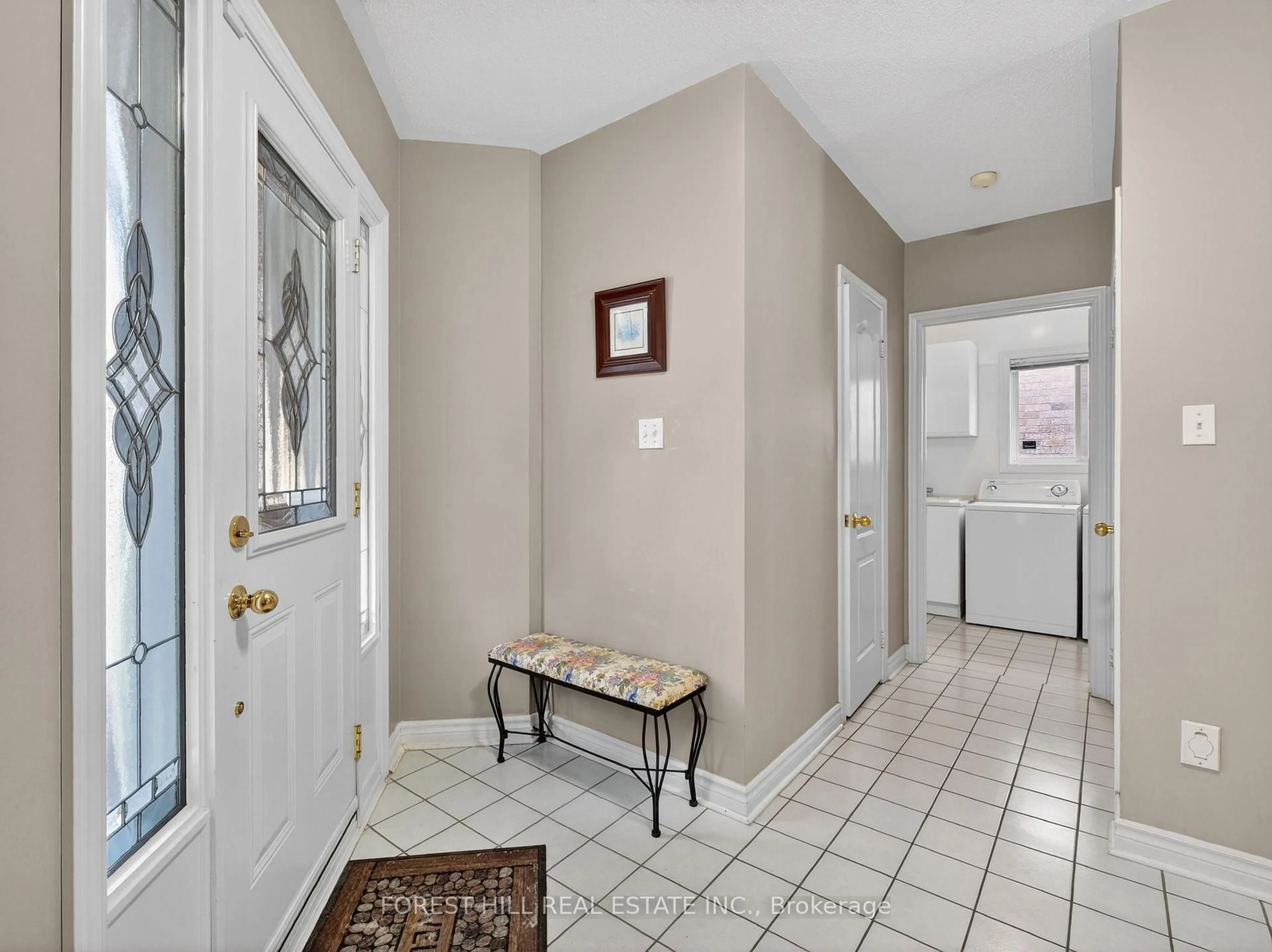 Indoor entryway for 43 Rockwood Cres, Vaughan Ontario L4J 7T2