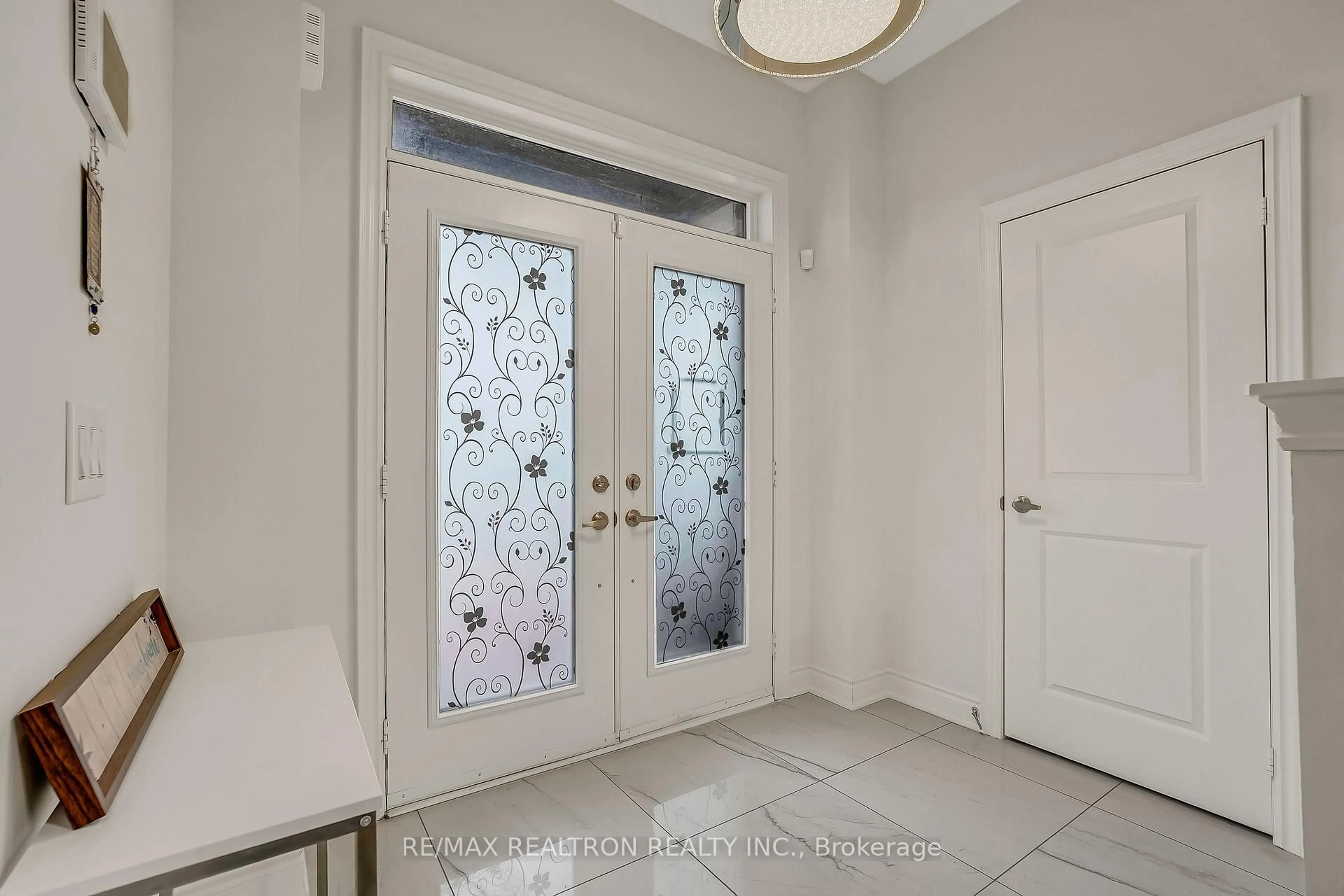 Indoor entryway for 135 Prairie Rose Dr, Richmond Hill Ontario L4S 0M8