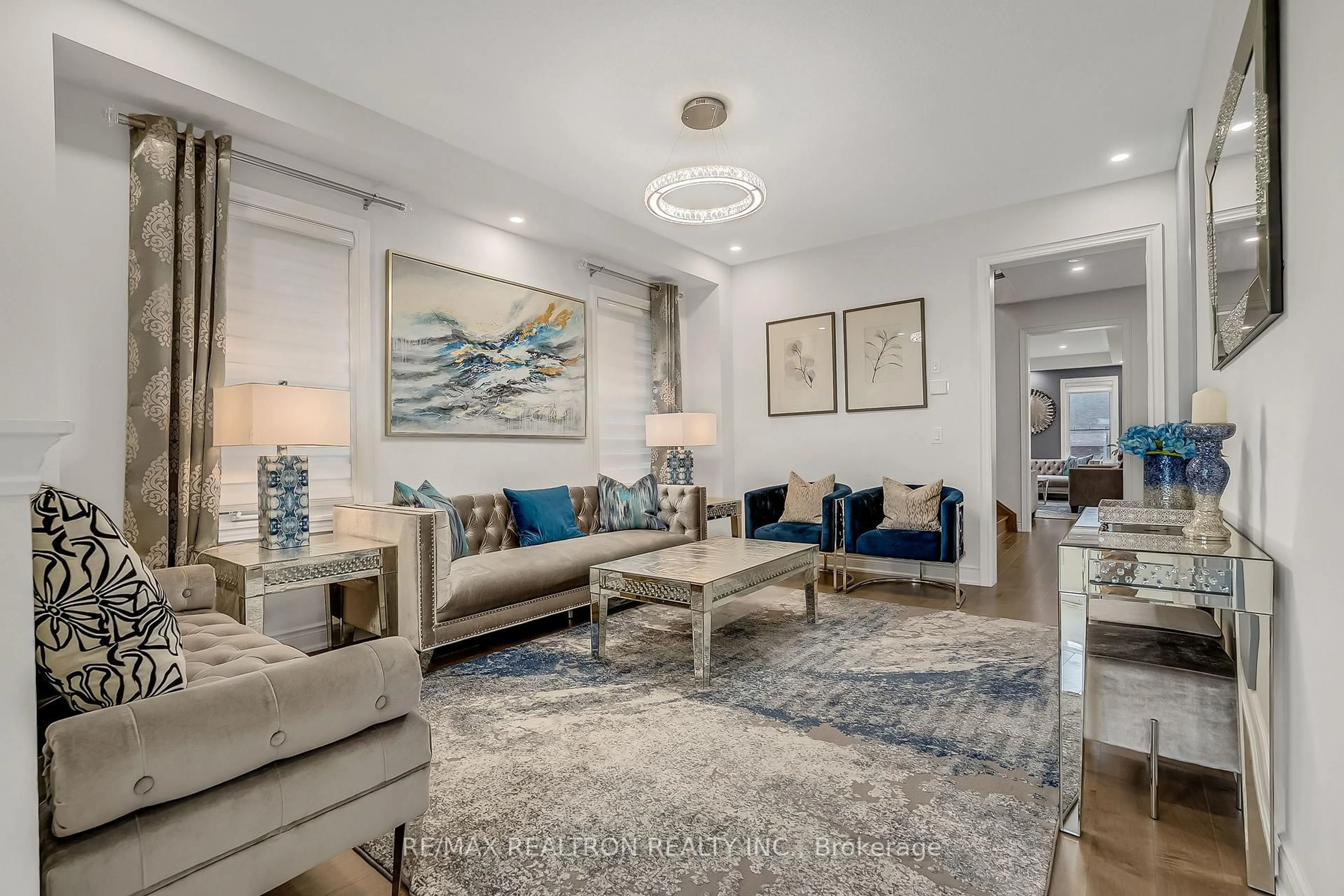 Living room with furniture, unknown for 135 Prairie Rose Dr, Richmond Hill Ontario L4S 0M8