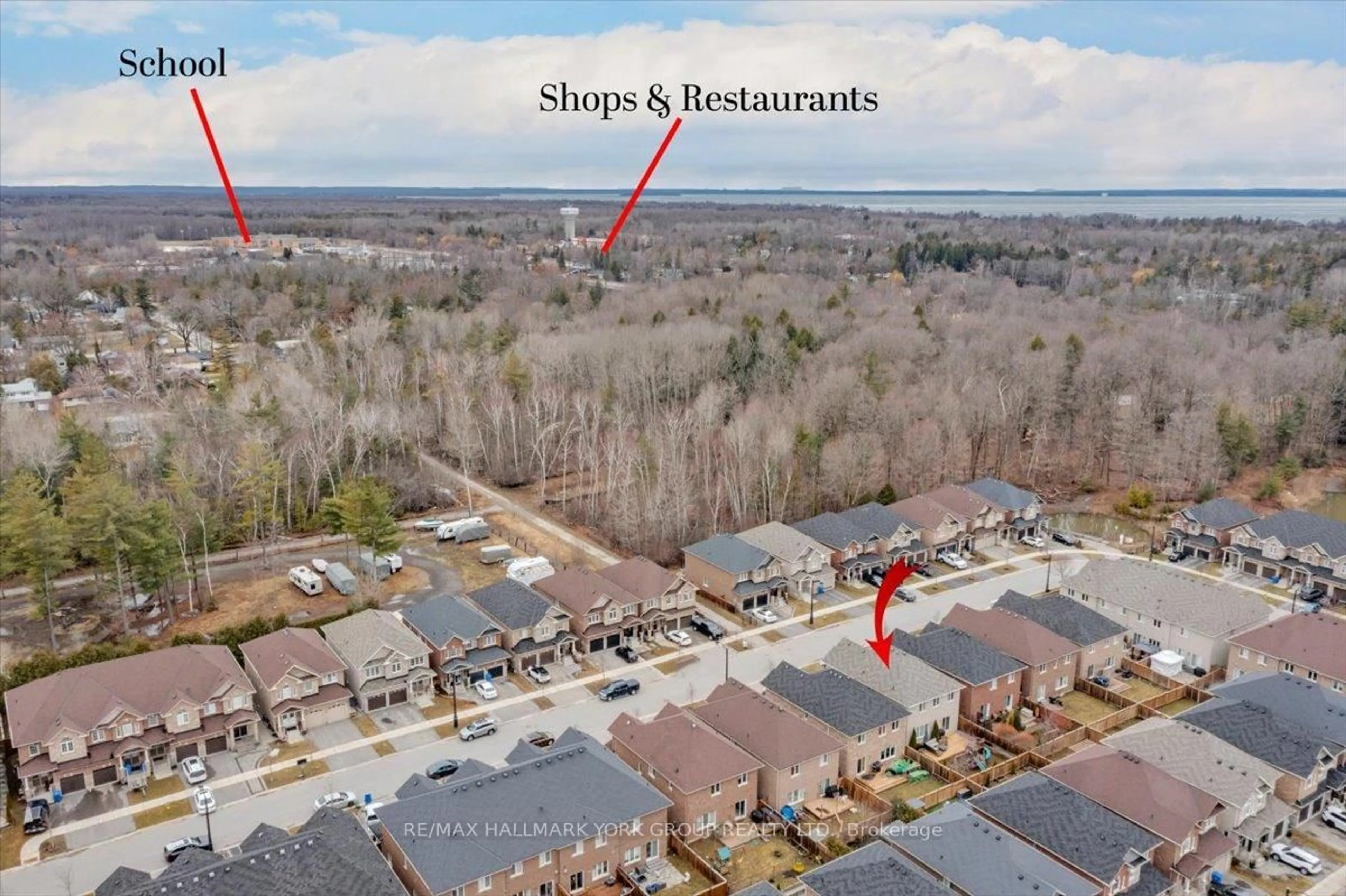 A pic from outside/outdoor area/front of a property/back of a property/a pic from drone, street for 39 Prosser Cres, Georgina Ontario L0E 1R0