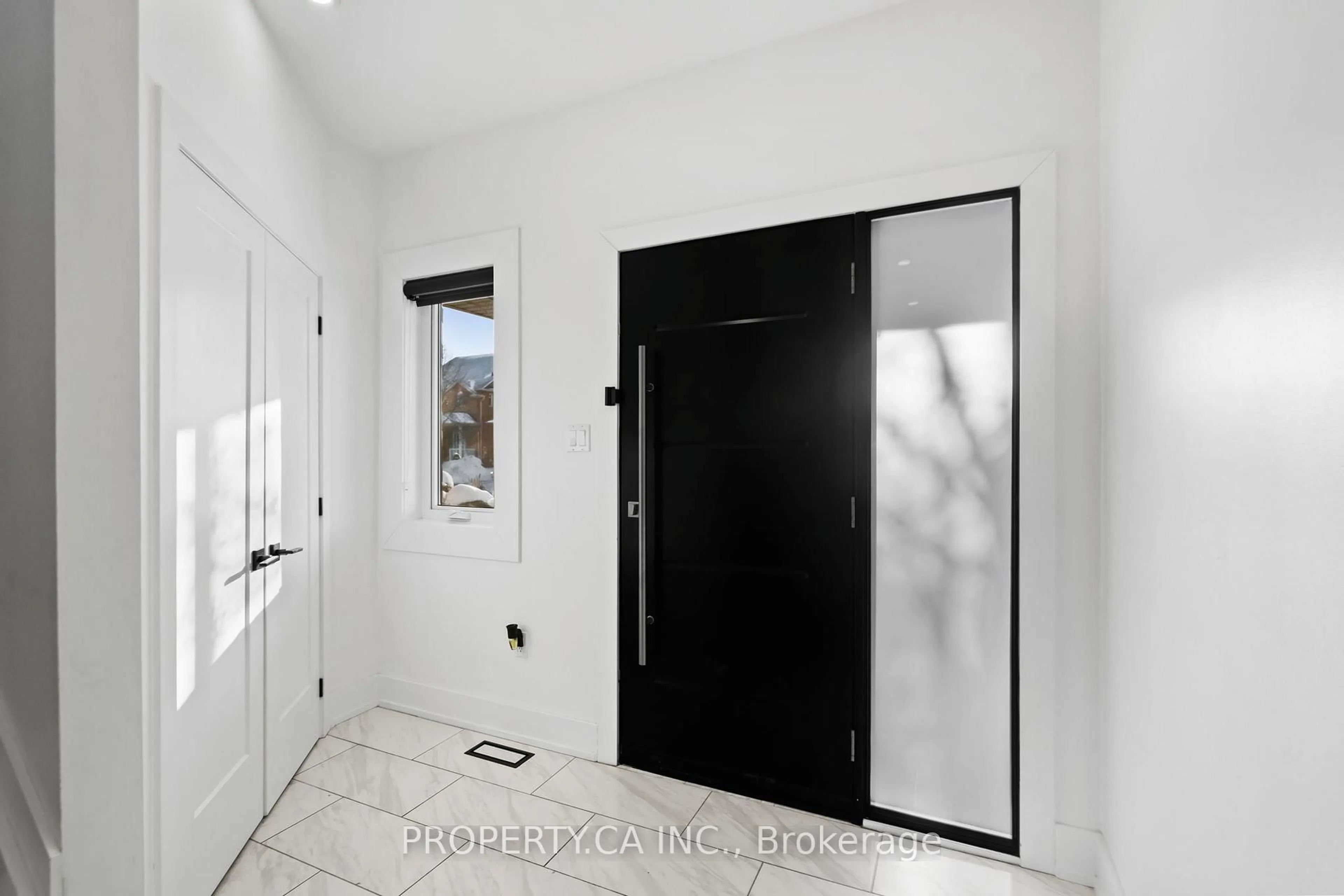 Indoor entryway for 44 Andrew Hill Dr, Vaughan Ontario L4H 0H3