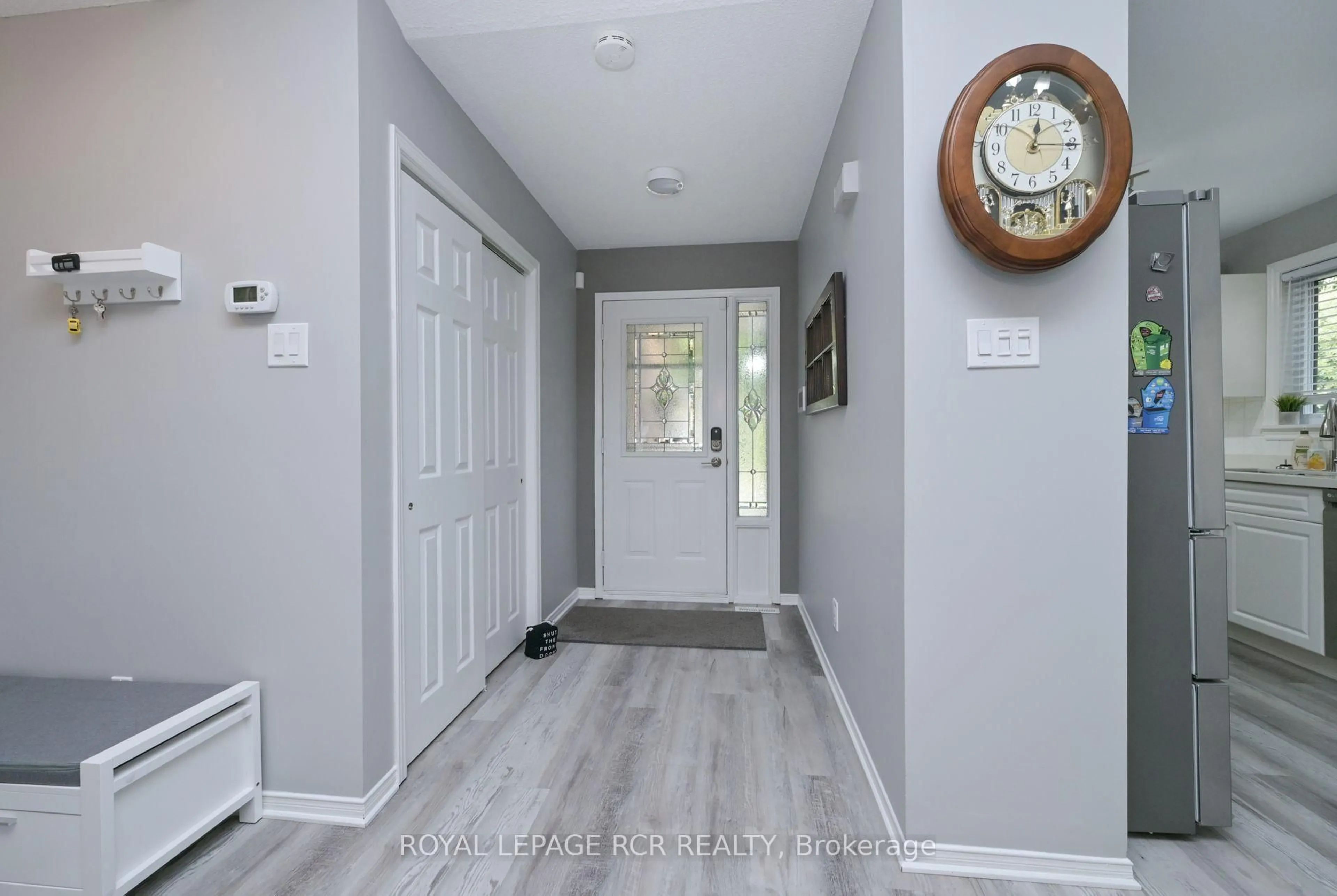 Indoor entryway for 114 Green Briar Rd, New Tecumseth Ontario L9R 1S3