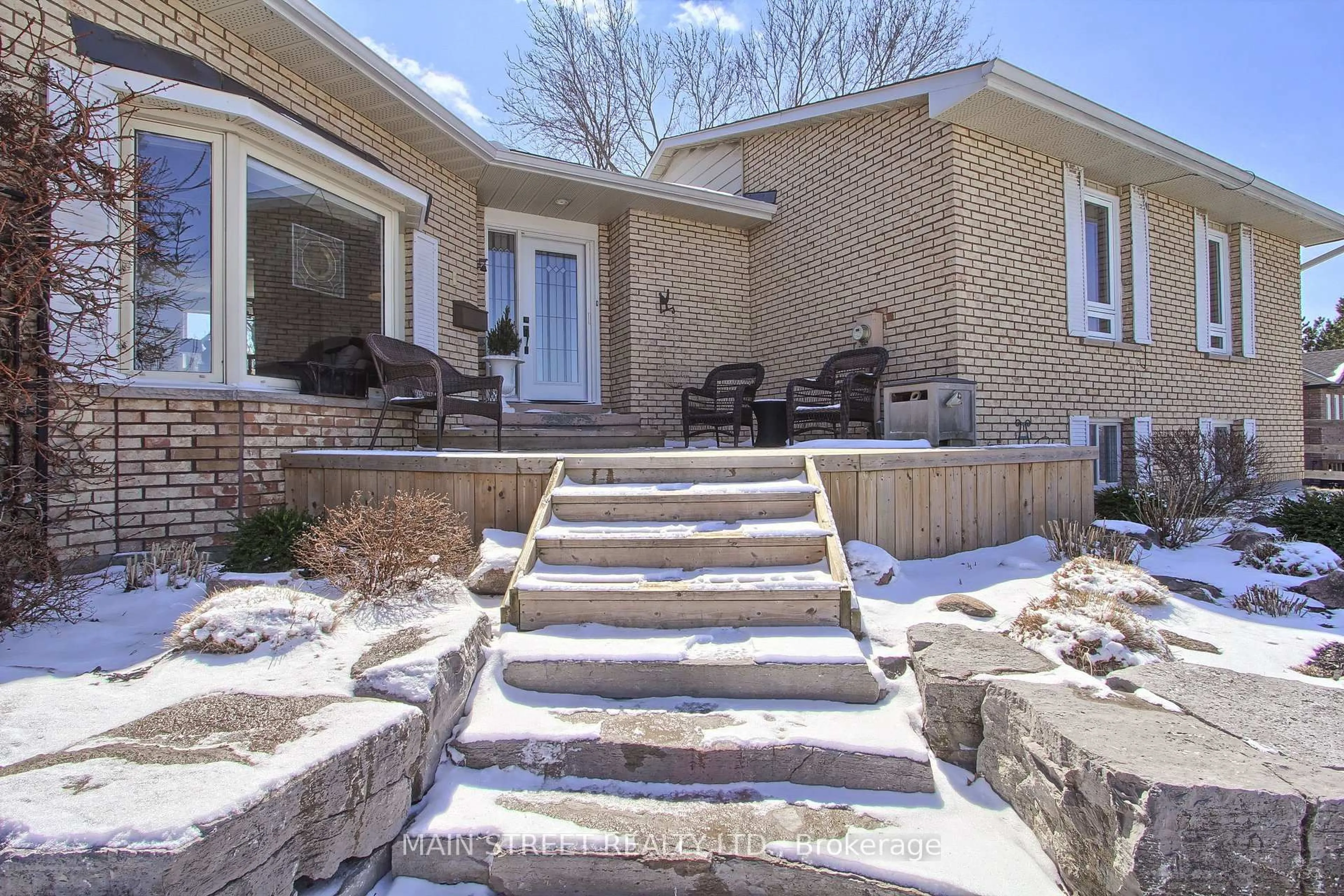 Unknown for 33 Avonlea Rd, Uxbridge Ontario L0C 1C0