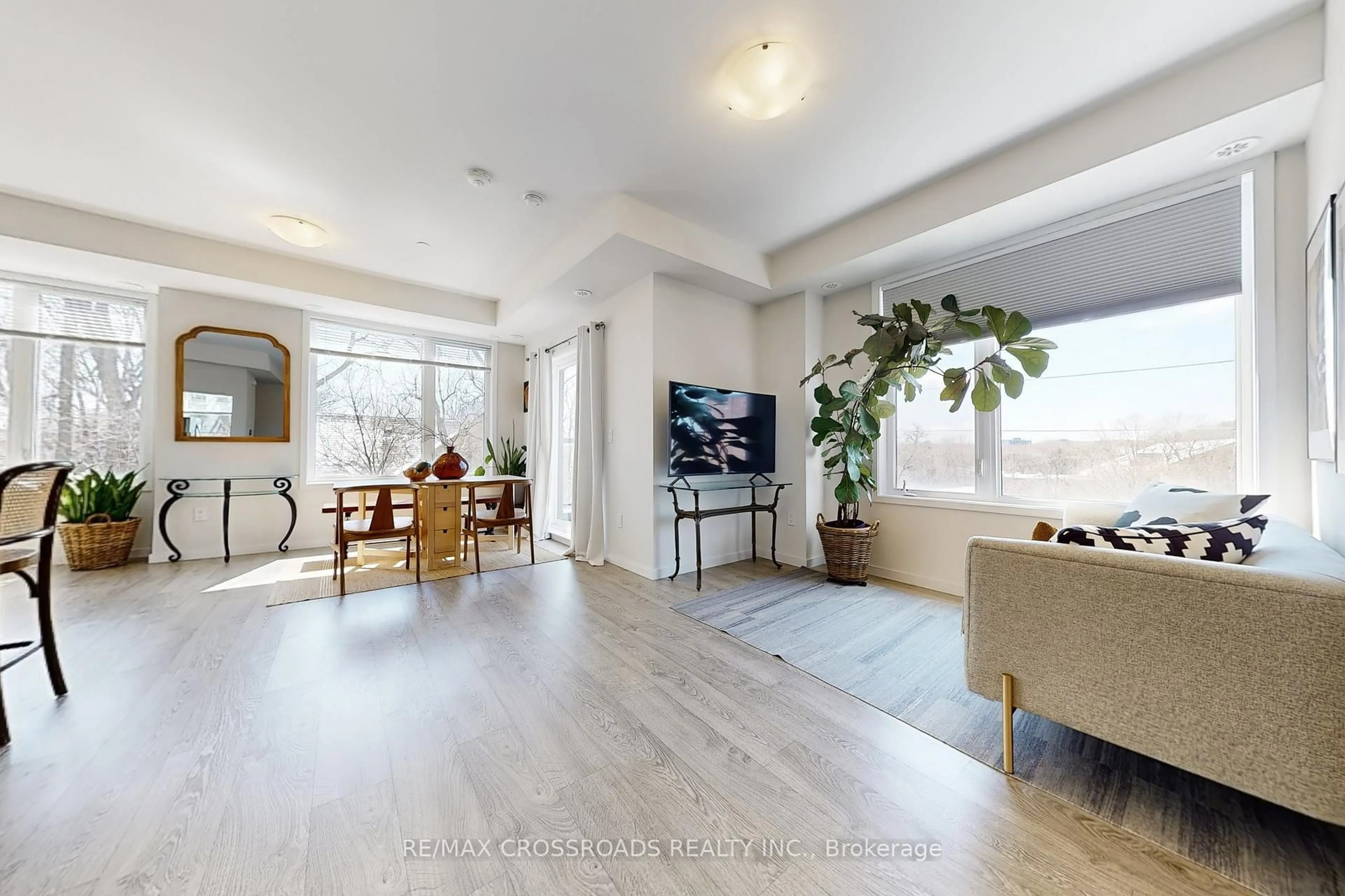 Living room with furniture, unknown for 100 Alex Gardner Circ #10, Aurora Ontario L4G 3G5