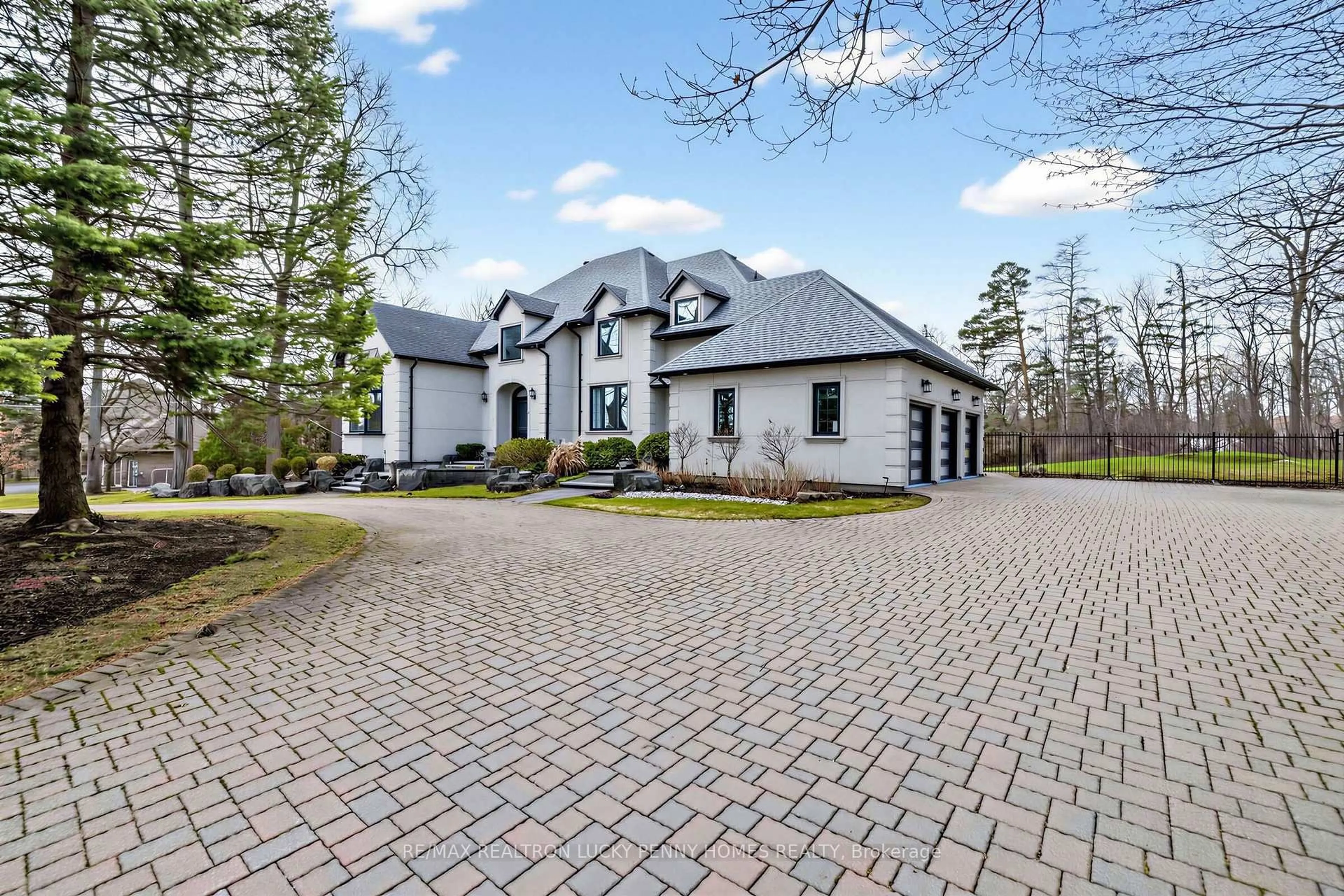 Home with brick exterior material, street for 18 Walnut Glen Pl, Markham Ontario L6C 1A3