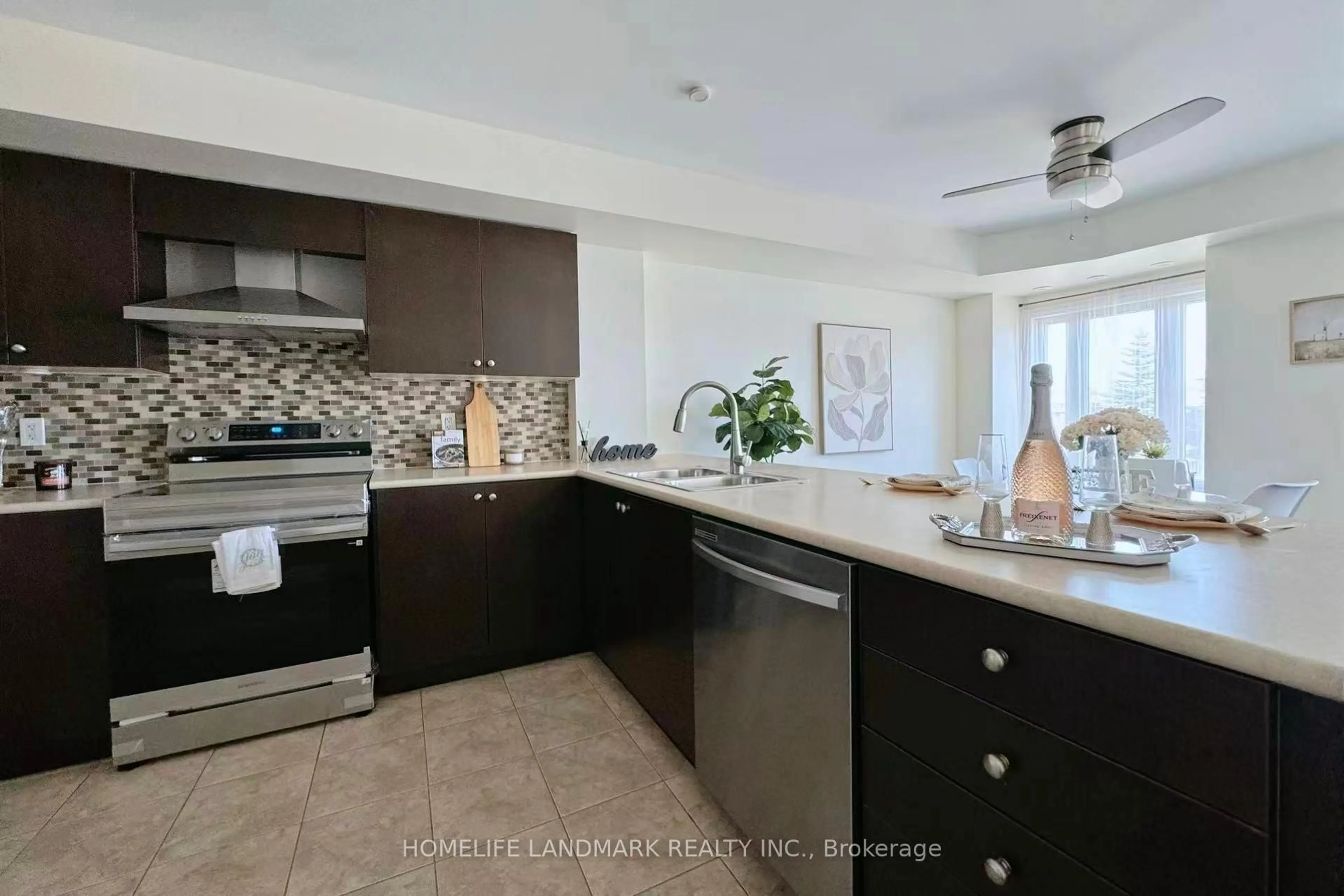 Open concept kitchen, ceramic/tile floor for 320 John St #215, Markham Ontario L3T 0B1